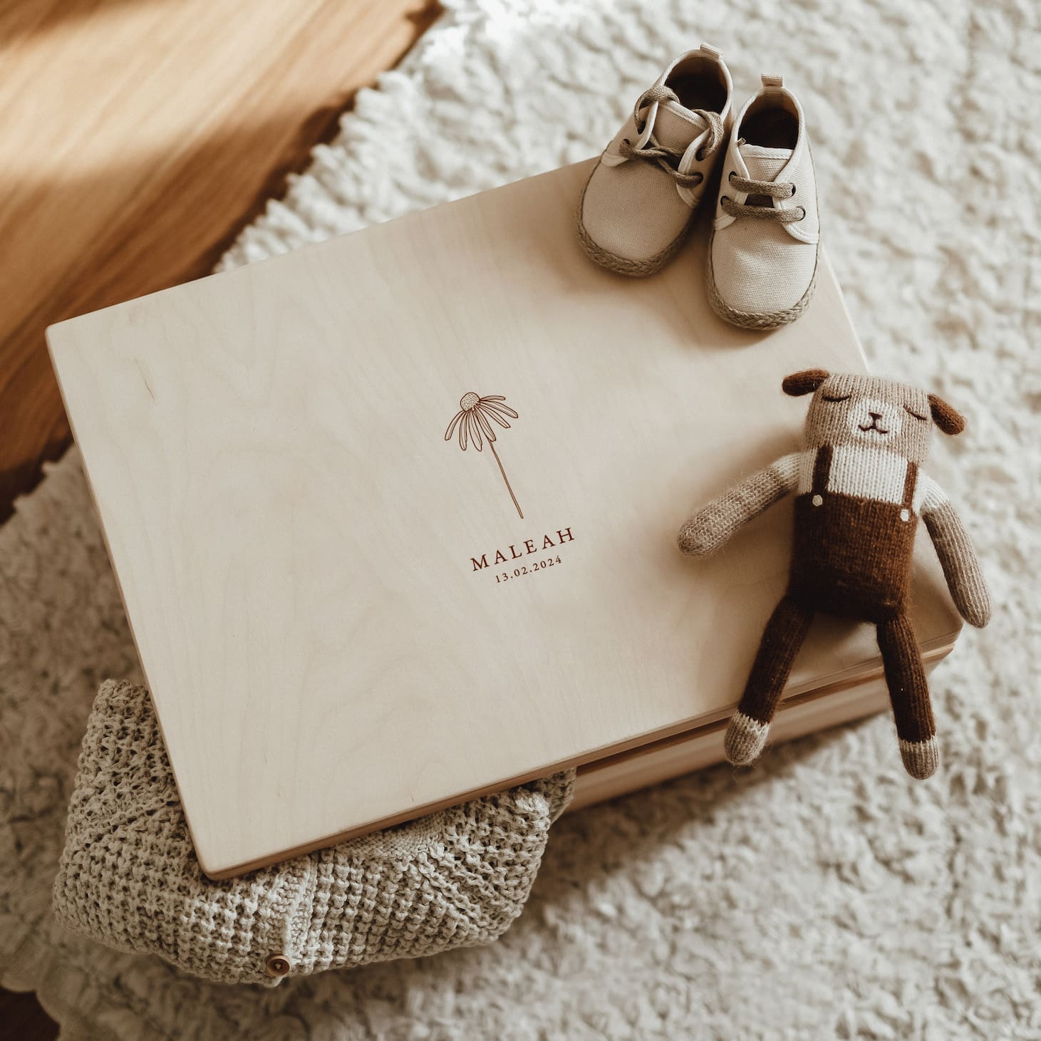 Erinnerungskiste Holz personalisiert - Daisy Blume - lyllevenn