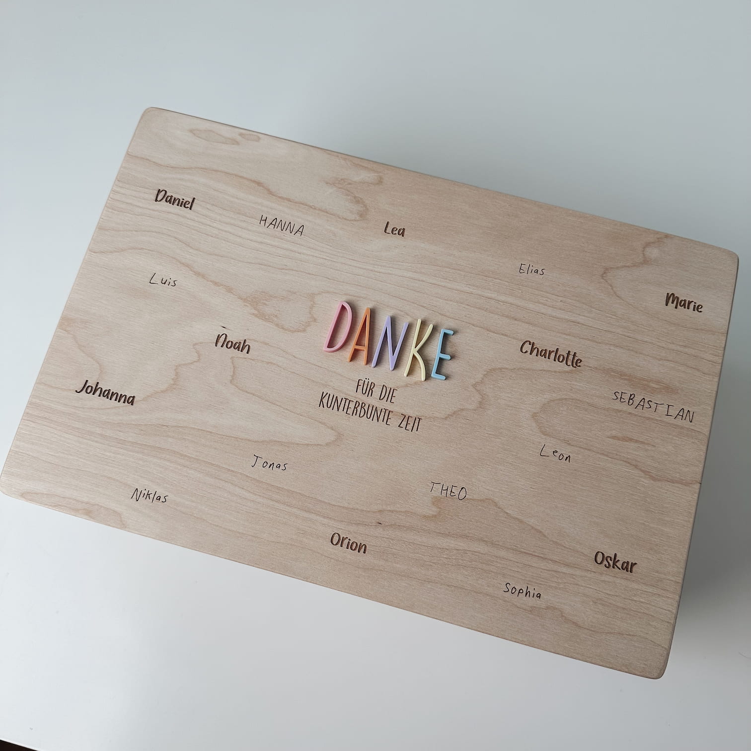 Erinnerungskiste Holz personalisiert - Danke 3D Schrift - lyllevenn