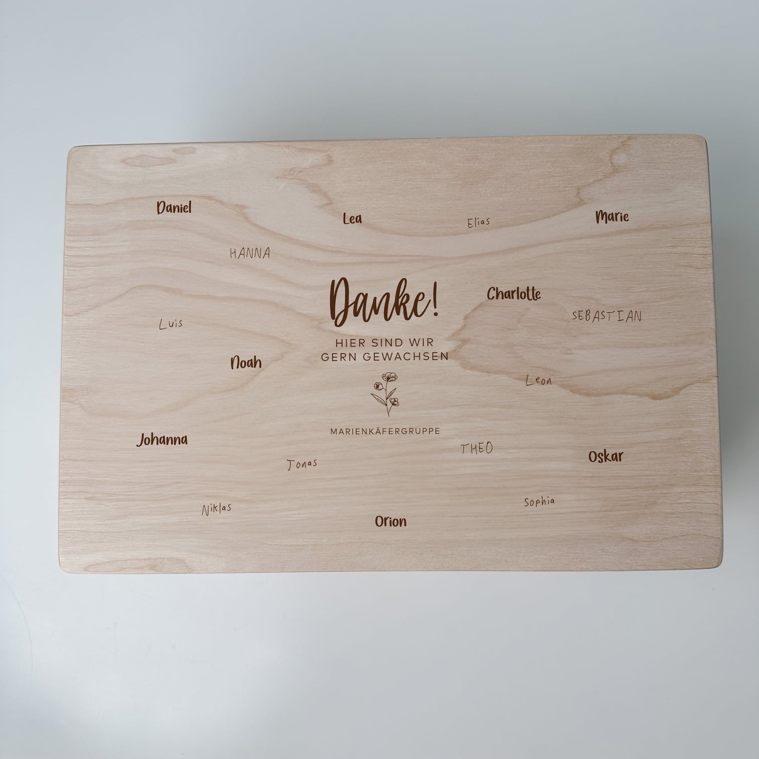 Erinnerungskiste Holz personalisiert - Danke mit Wunschnamen & Gruppe - lyllevenn