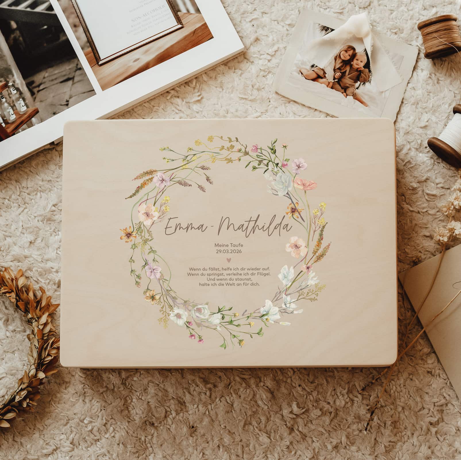 Erinnerungskiste Holz personalisiert - Flower wreaths - lyllevenn
