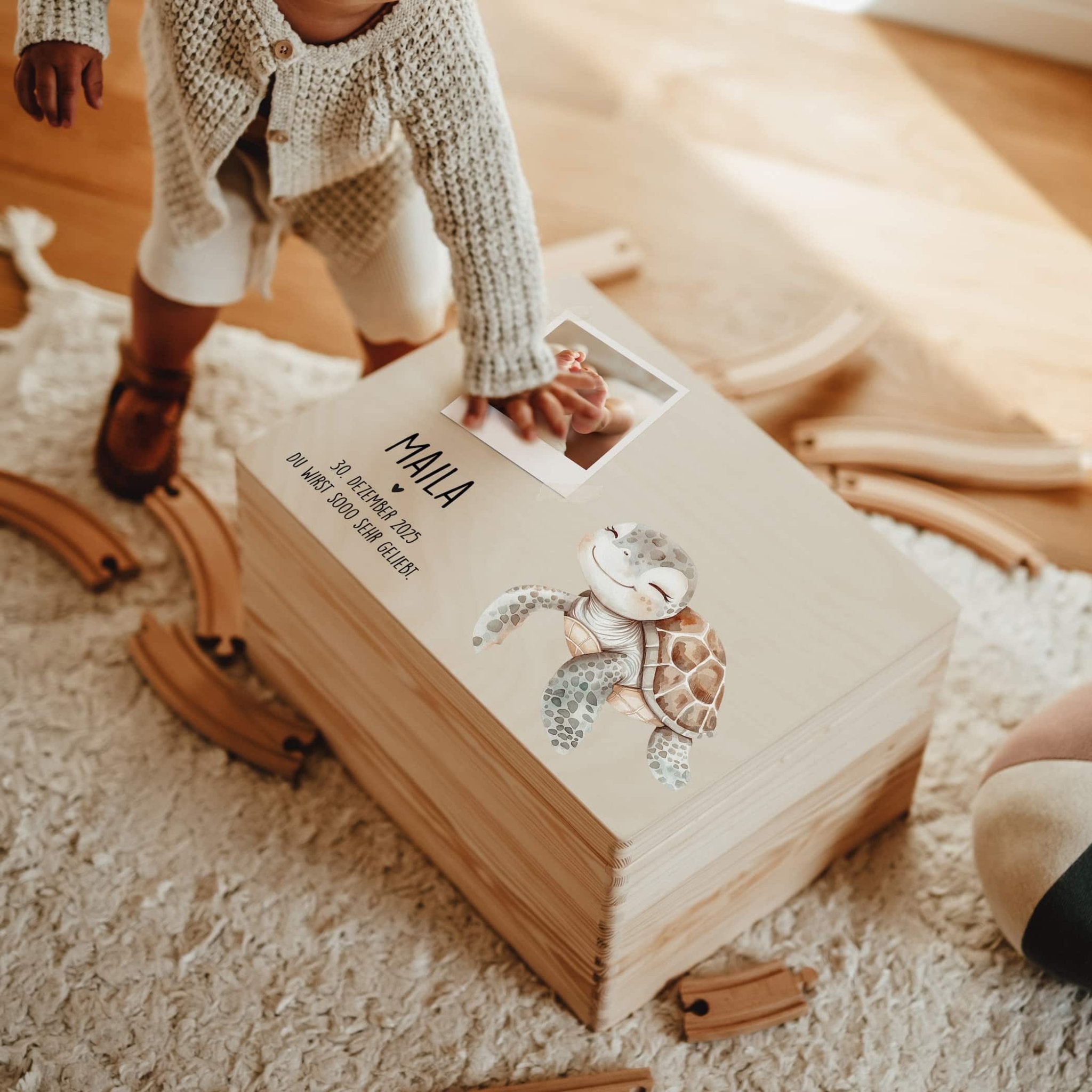 Erinnerungskiste Holz personalisiert – mit Babyfoto & Tiermotive - lyllevenn