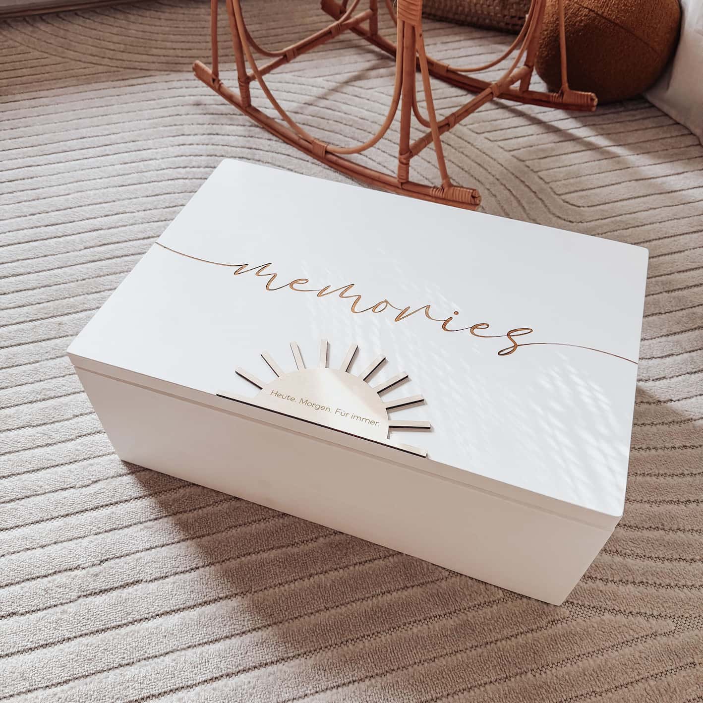 Erinnerungskiste Holz personalisiert - Sonne "memories" - lyllevenn