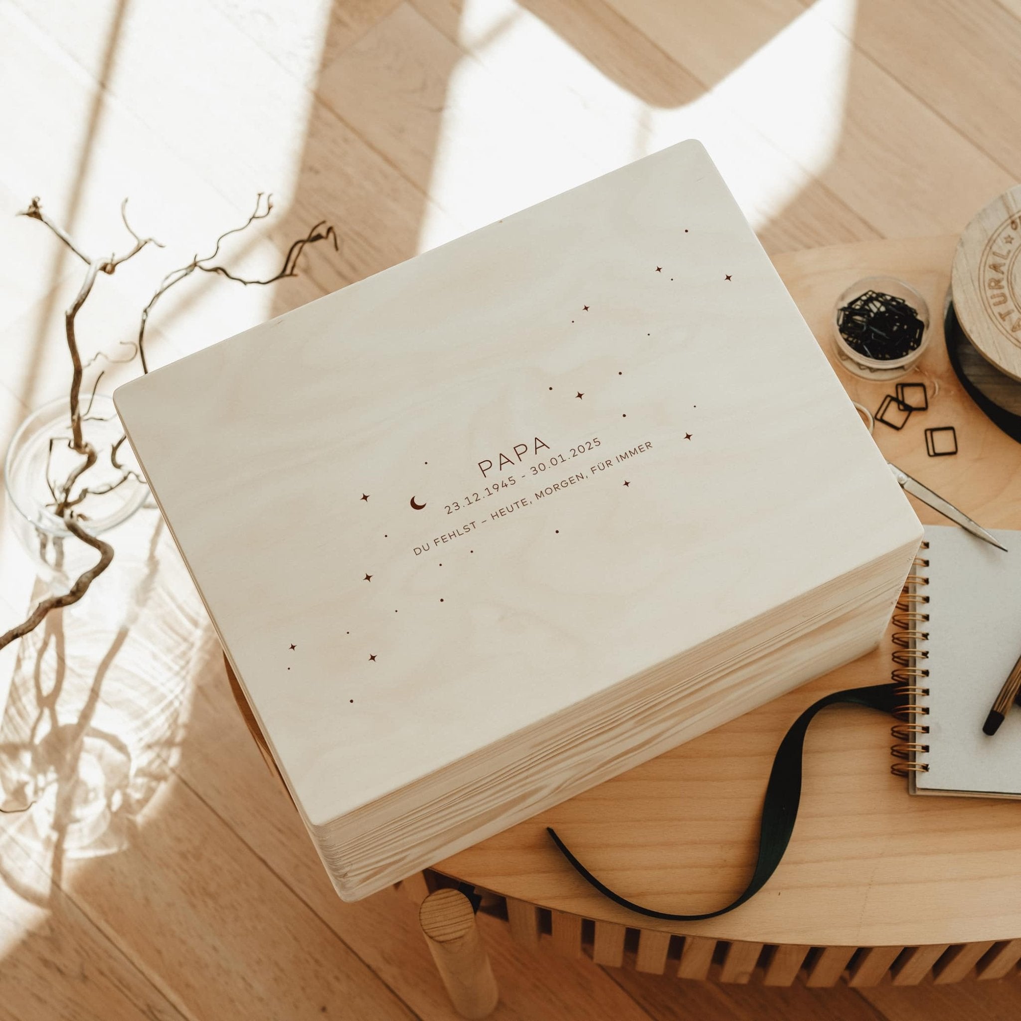 Erinnerungskiste Holz personalisiert - Sterne & Mond - lyllevenn