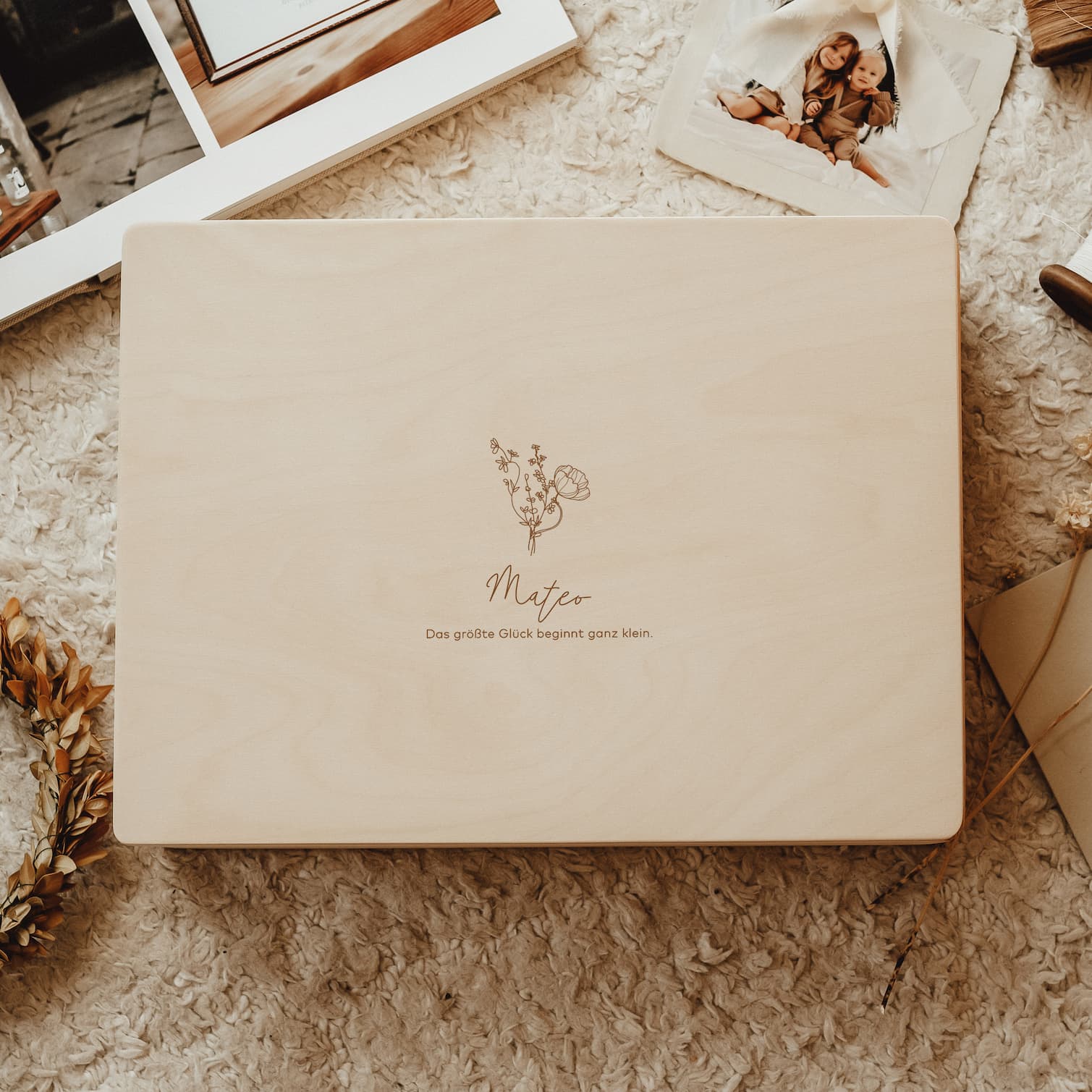 Erinnerungskiste Holz personalisiert - Wildblumenstrauß - lyllevenn