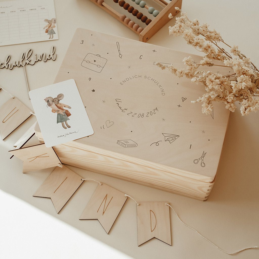 Erinnerungskiste personalisiert – Hurra Schulkind - lyllevenn