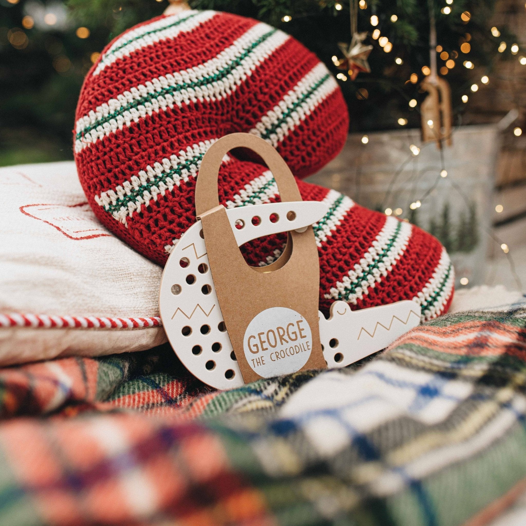 Fädelspiel aus Holz - Lernspielzeug Leon das Krokodil - lyllevenn