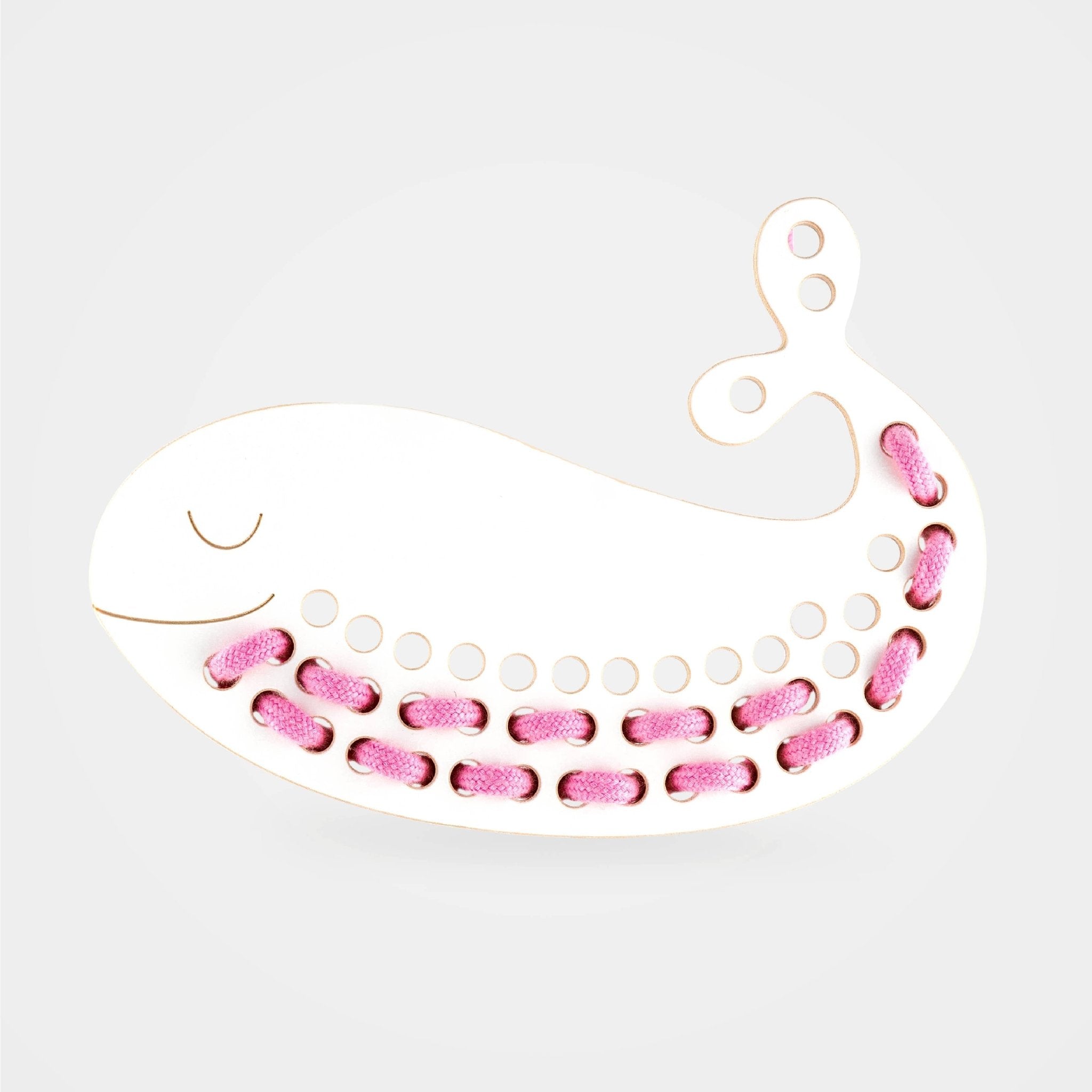 Fädelspiel aus Holz - Lernspielzeug Linus der Wal - lyllevenn