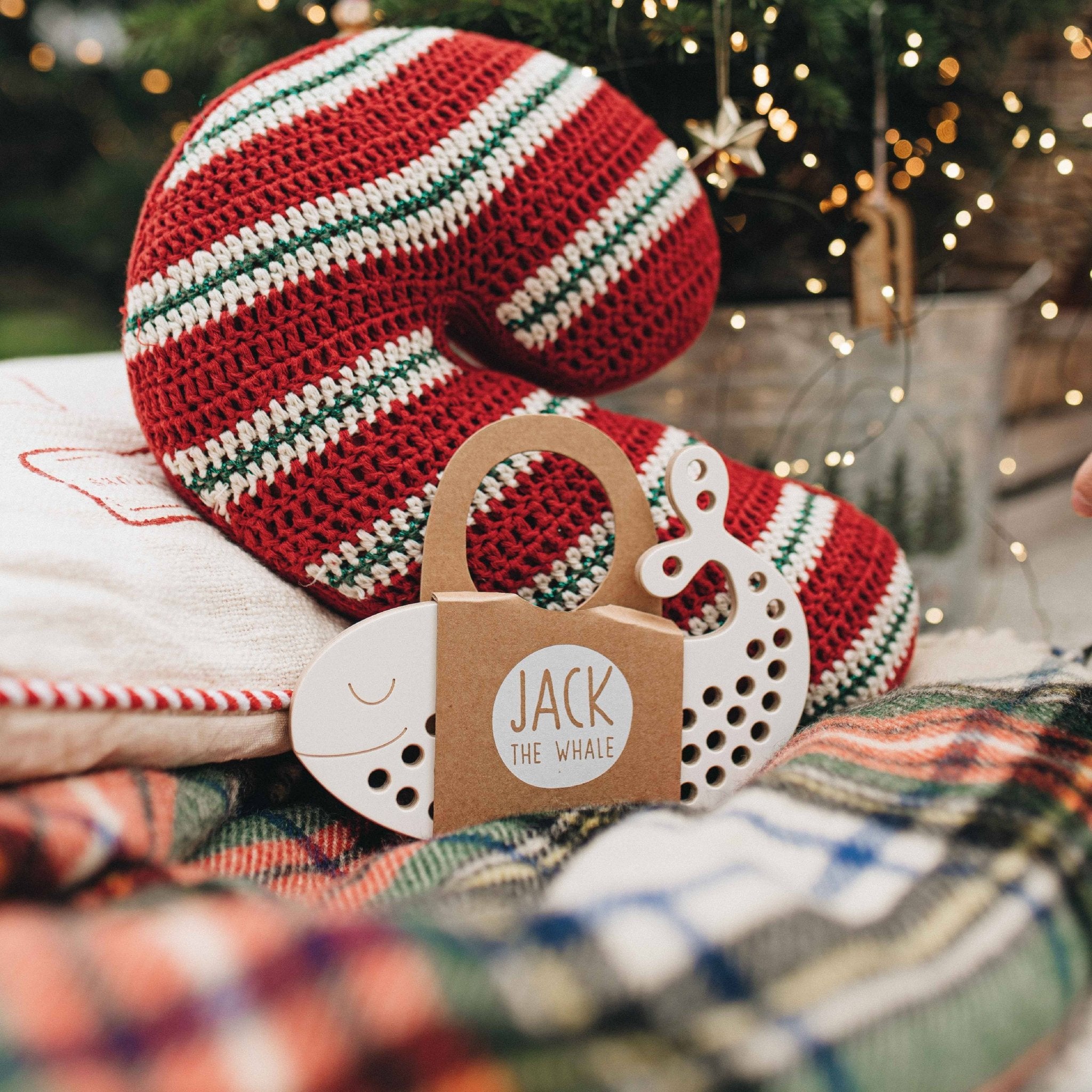 Fädelspiel aus Holz - Lernspielzeug Linus der Wal - lyllevenn