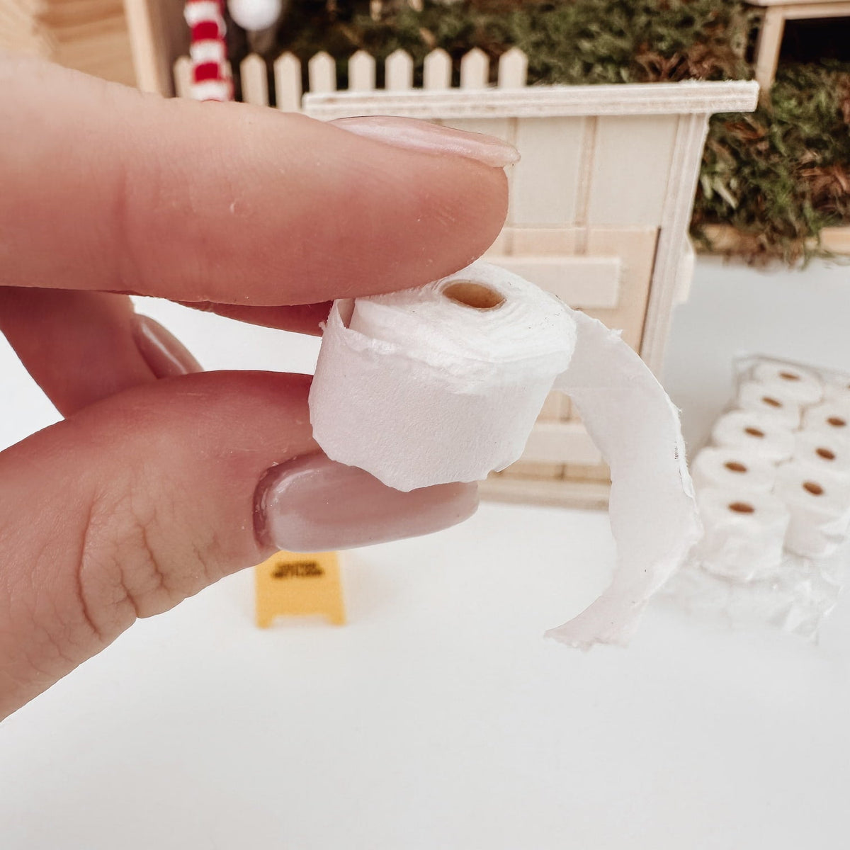 Mini Toilettenpapier – Wichtel Zubehör für die Wichtelwelt - lyllevenn