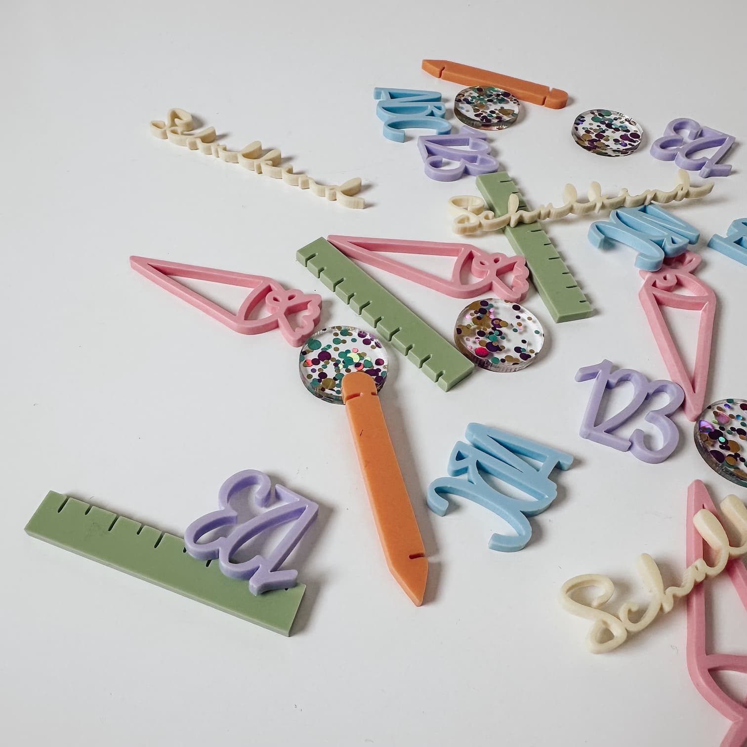 Nachhaltiges Konfetti aus Acryl - Einschulung Bunt - lyllevenn