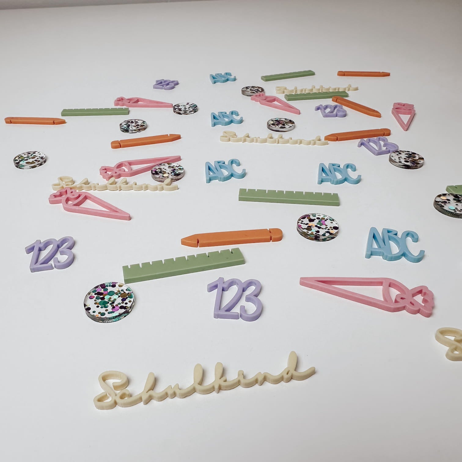 Nachhaltiges Konfetti aus Acryl - Einschulung Bunt - lyllevenn