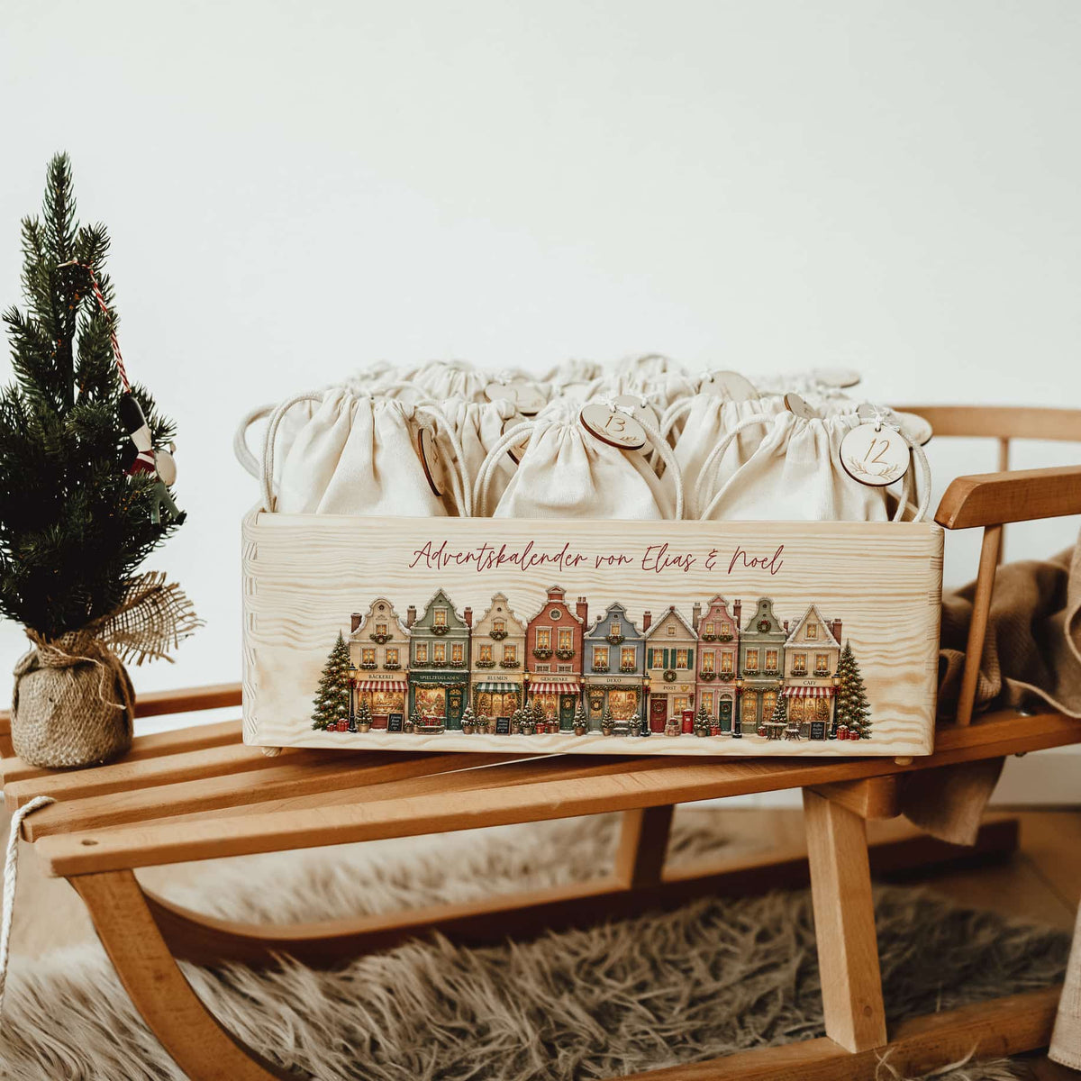 Personalisierter Adventskalender aus Holz - mit Weihnachtsstadt - lyllevenn