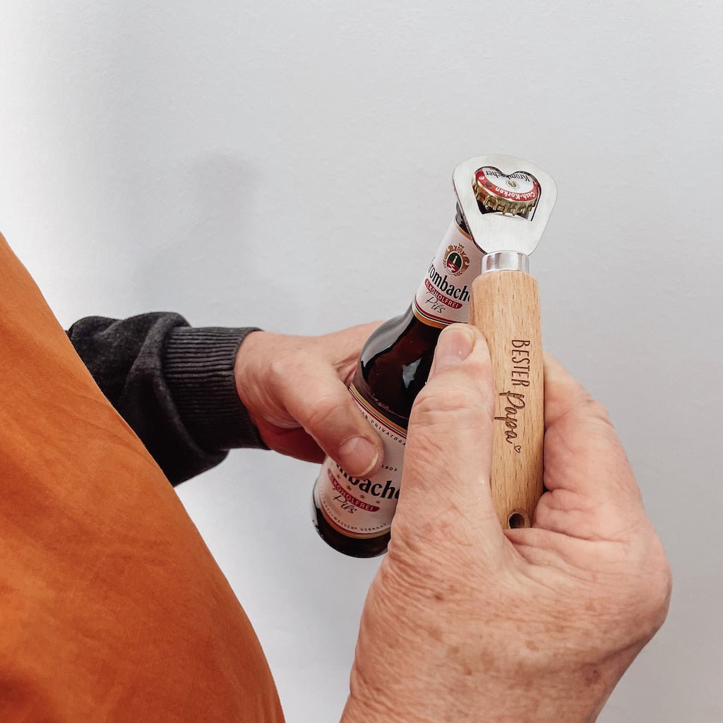 Personalisierter Holz Flaschenöffner - mit Gravur - lyllevenn