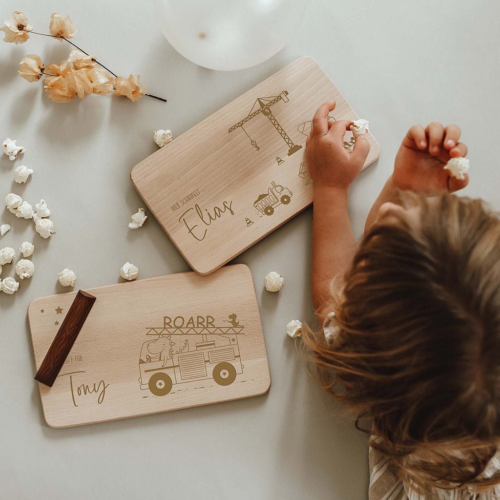 Personalisiertes Frühstücksbrettchen - Feuerwehrauto - lyllevenn