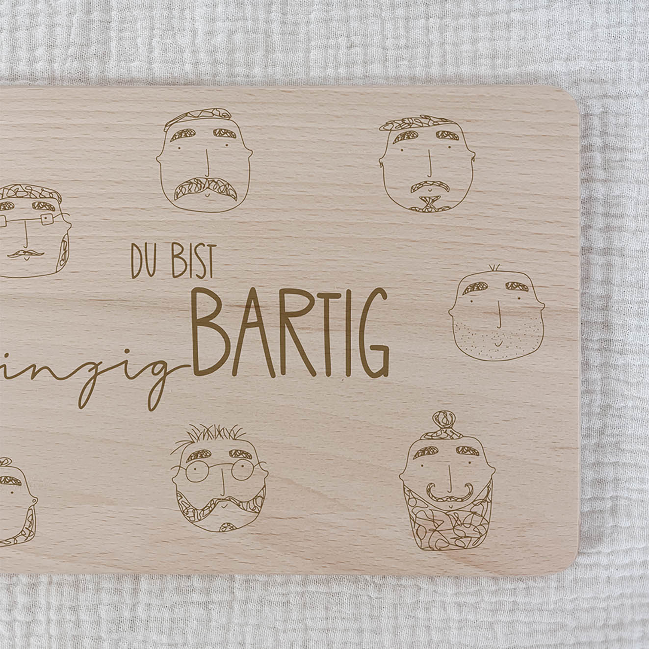 Personalisiertes Frühstücksbrettchen Vatertag – Bartig - lyllevenn