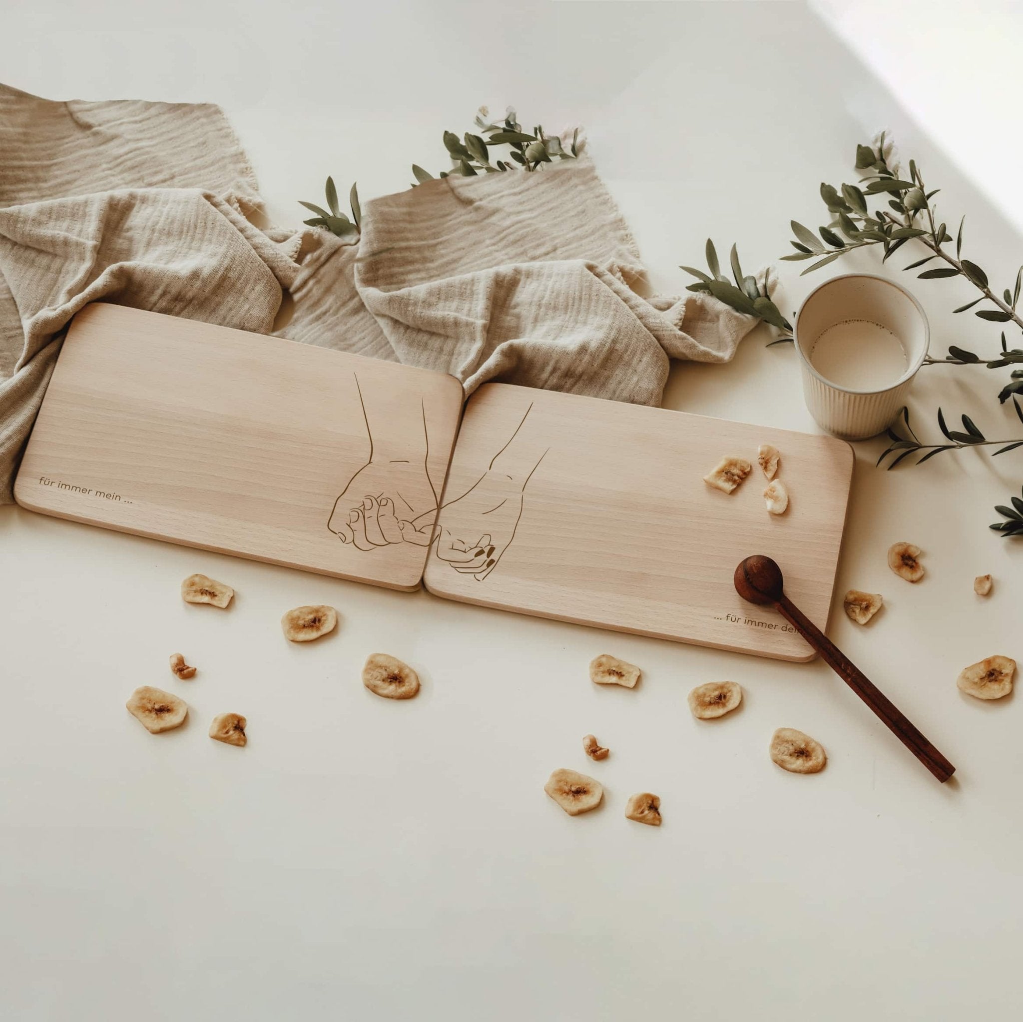 Personalisiertes Schneidebrett - Hand in Hand - lyllevenn