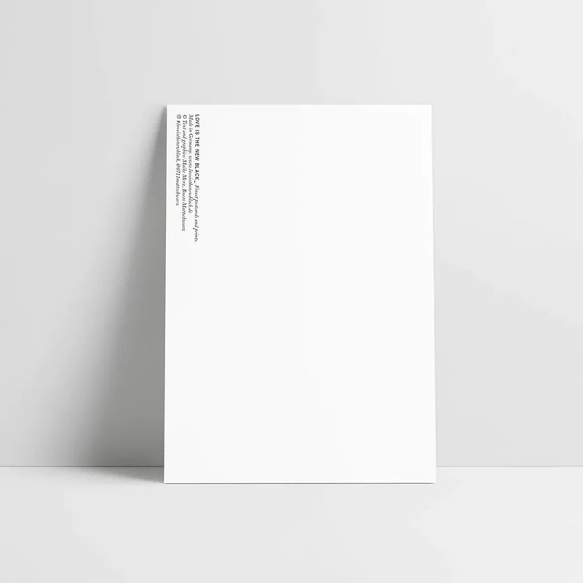POSTKARTE HEY GIRL – LOVE IS THE NEW BLACK - lyllevenn