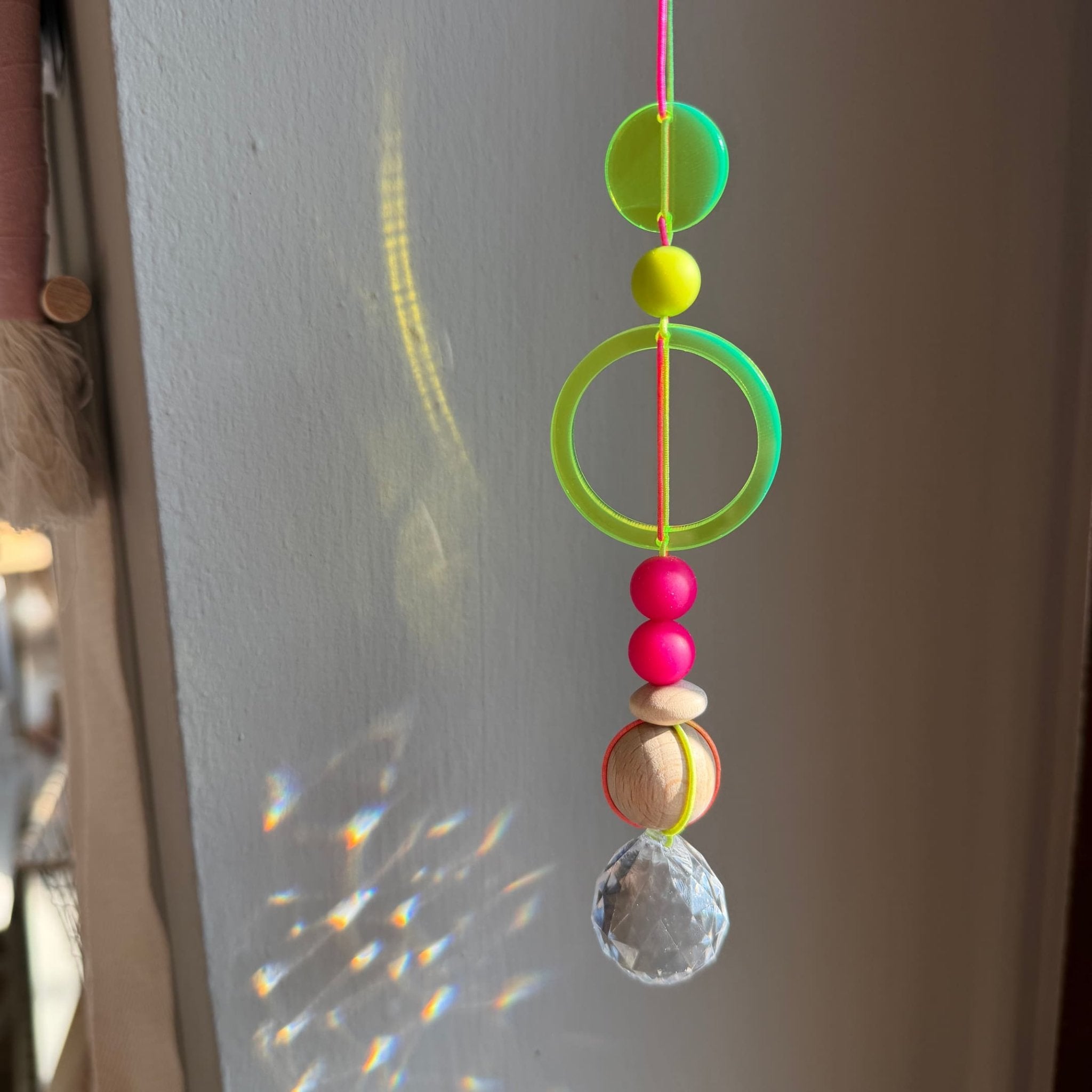 Sonnenfänger - handgemacht mit Kristall, Perlen & Acryl - lyllevenn