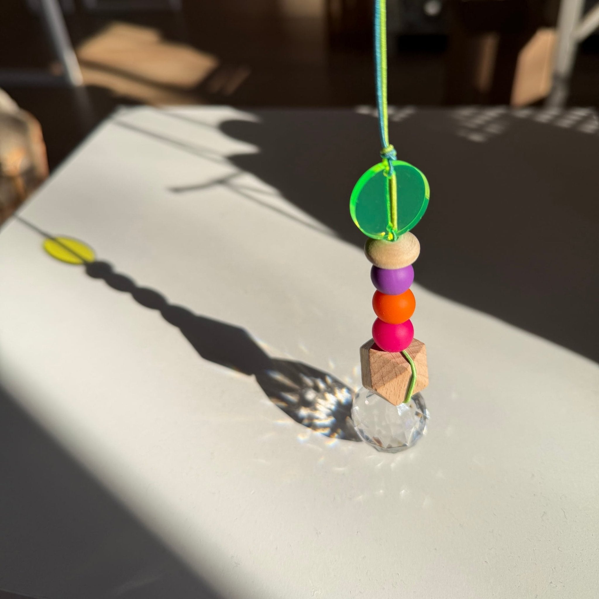 Sonnenfänger - handgemacht mit Kristall, Perlen & Acryl - lyllevenn