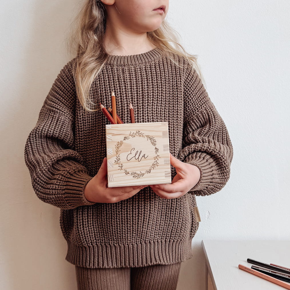 Stiftehalter personalisiert Holz mit Kranz - Gravur oder 3D - Name - lyllevenn