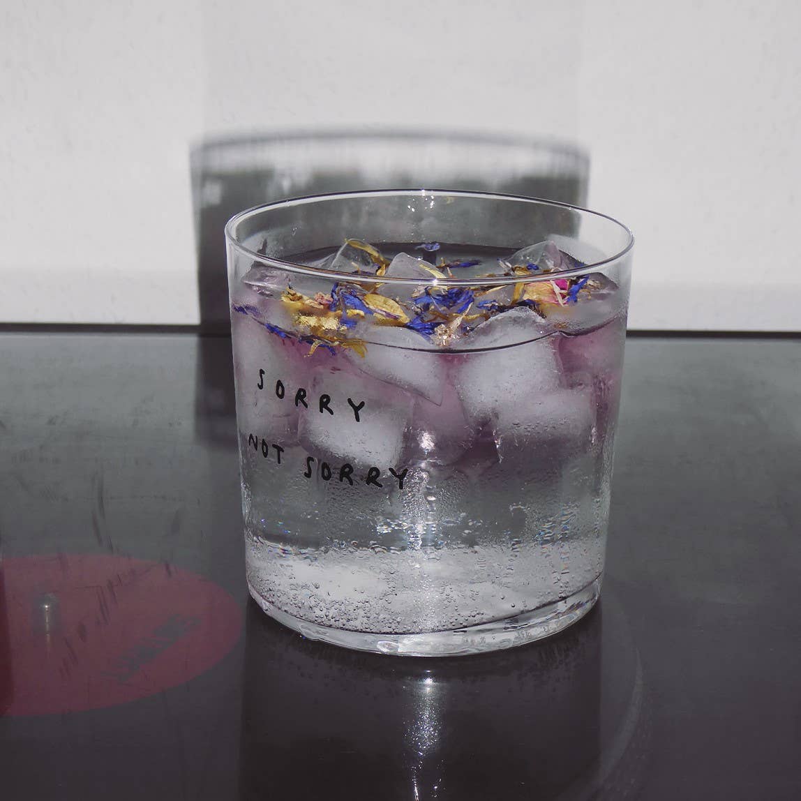 Trinkglas – sorry not sorry - Designer Statement Glass - lyllevenn