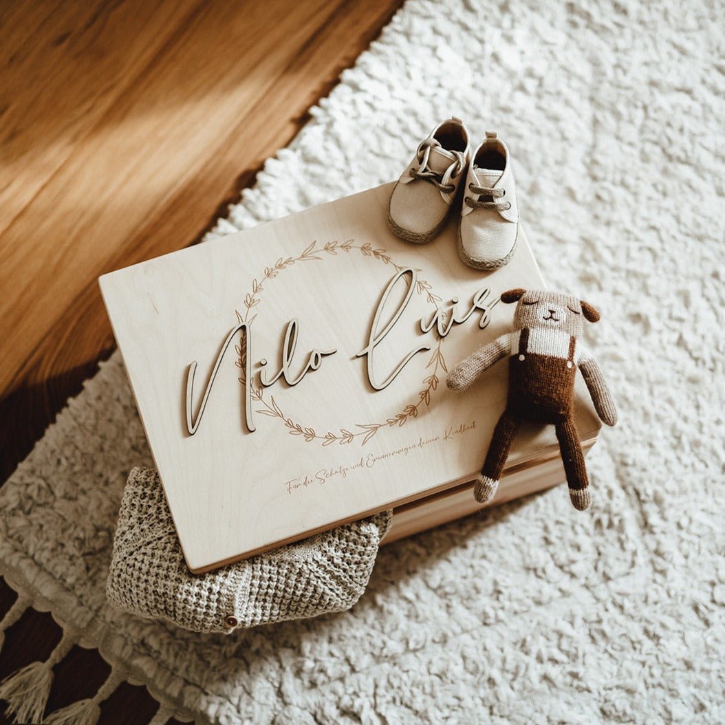 3D Namen Erinnerungskiste | graviert – BLÄTTERKRANZ - lyllevenn-store