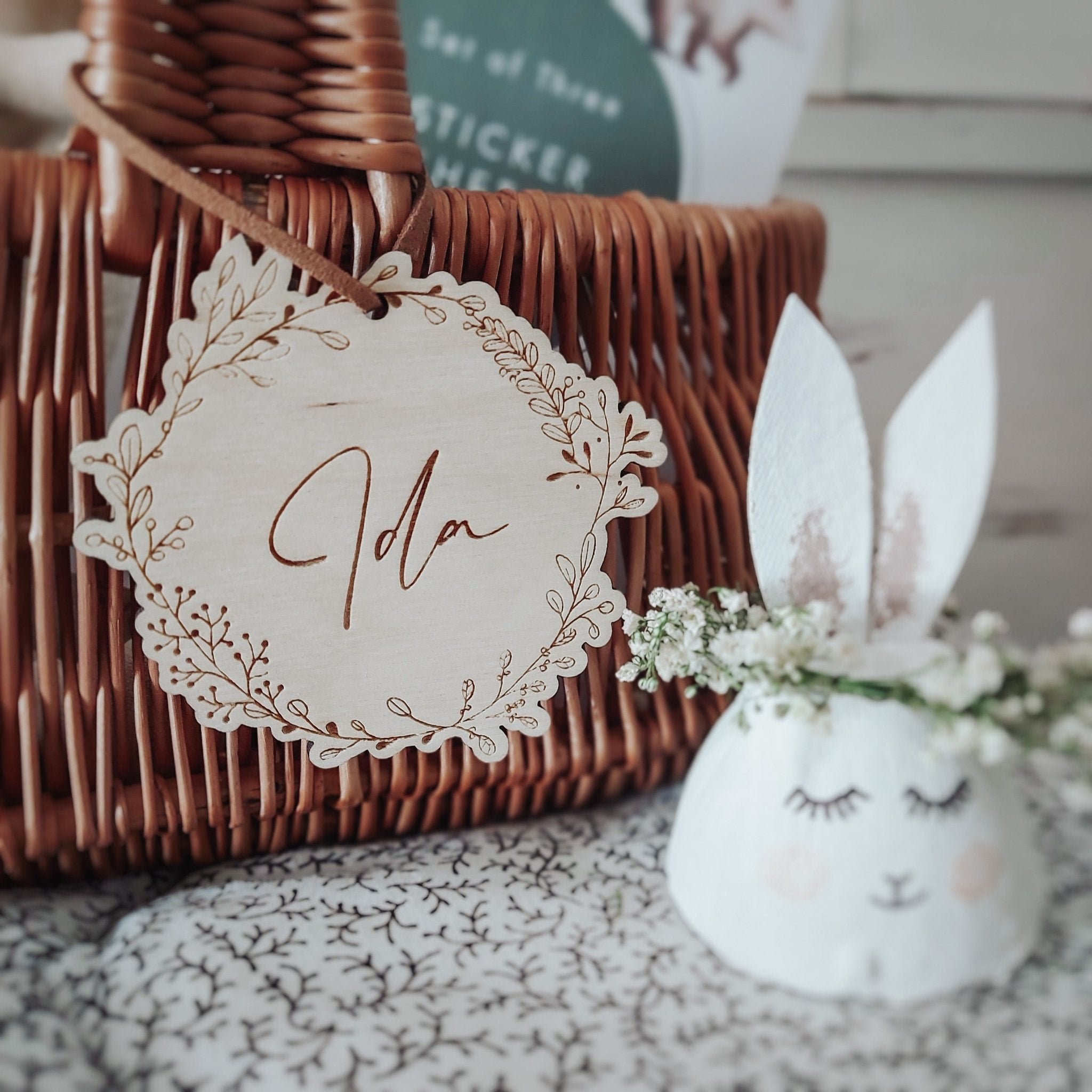 Annhänger | Geschenkeanhänger | Korb | personalisierbar - BLÄTTERKRANZ - lyllevenn