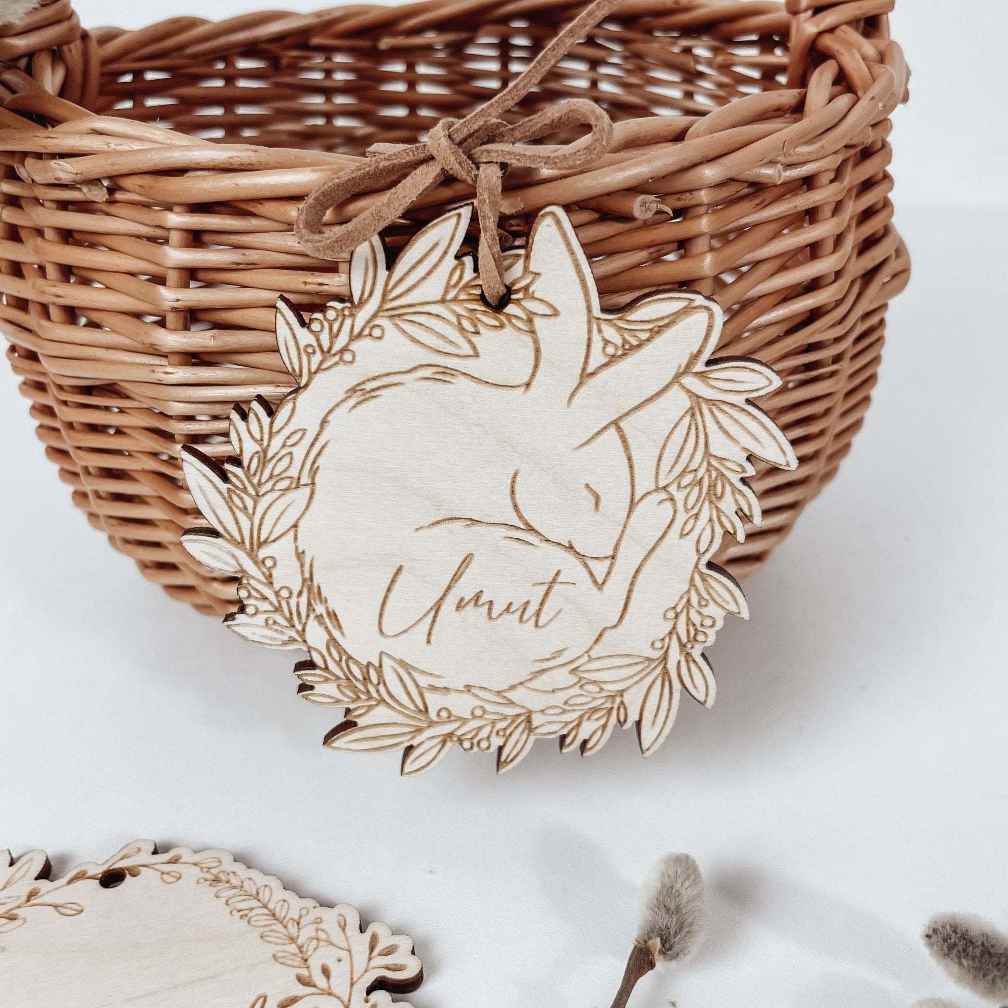 Annhänger | Geschenkeanhänger | Korb | personalisierbar - BLÄTTERKRANZ - lyllevenn