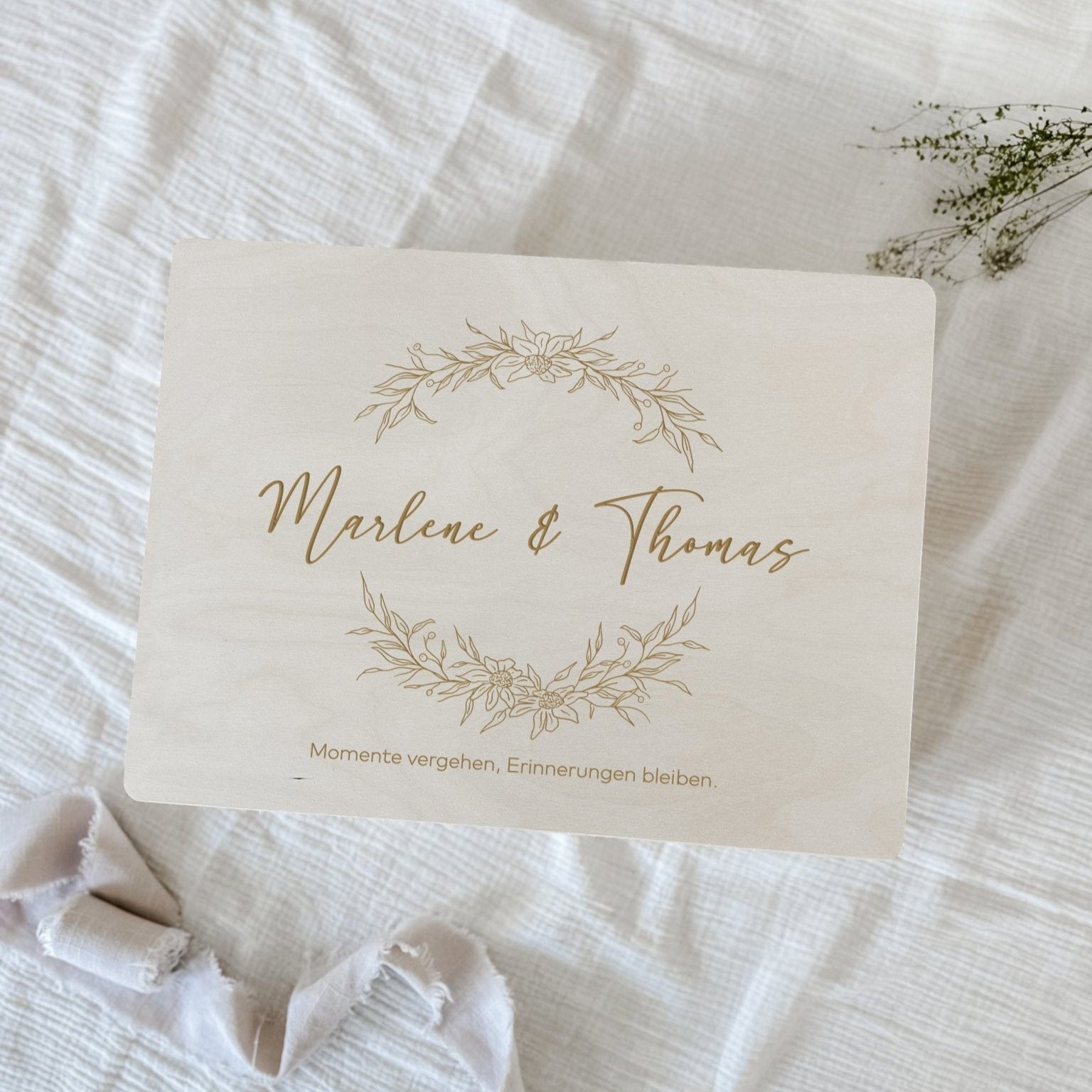 Erinnerungskiste Holz personalisiert - Chrysantheme - lyllevenn