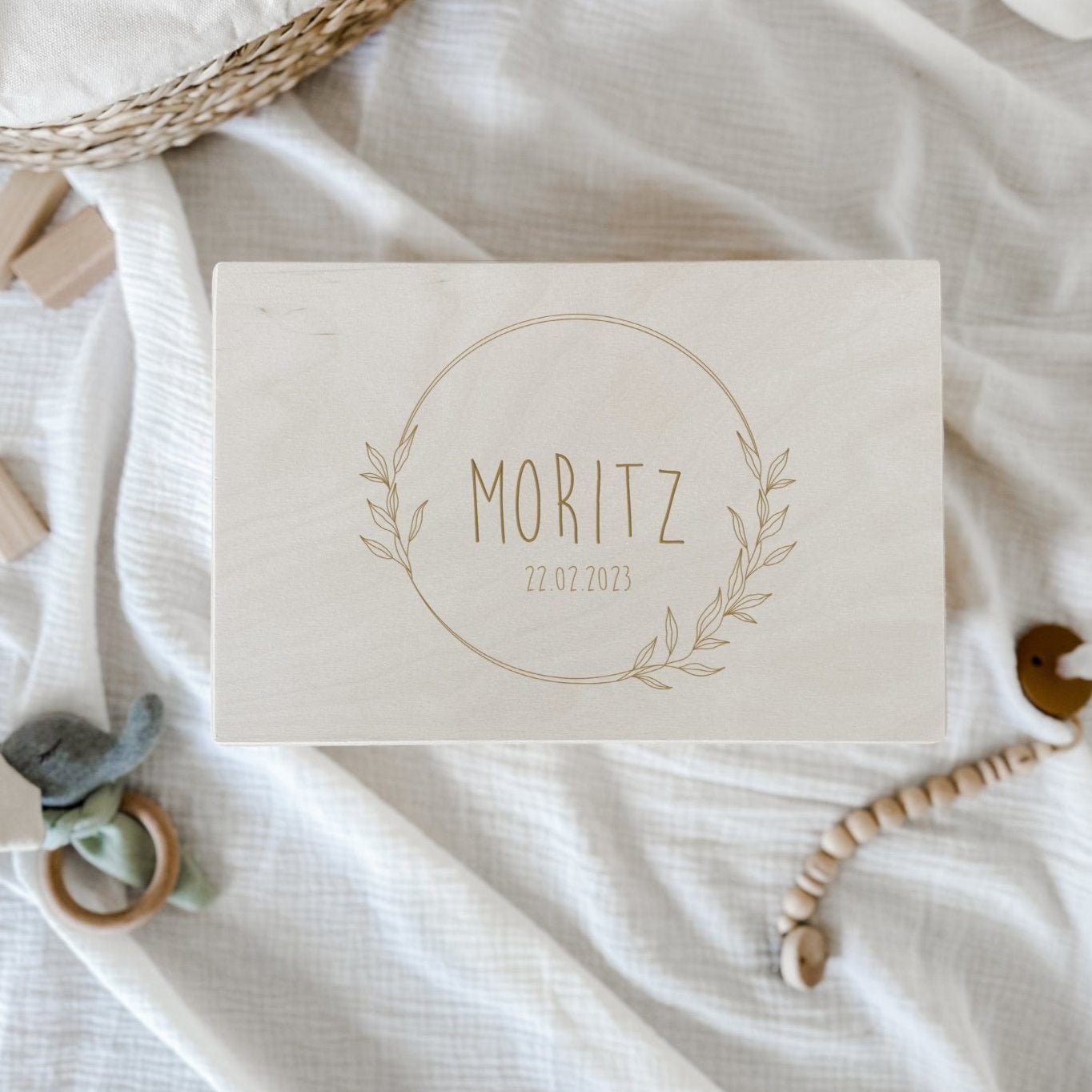 Erinnerungskiste Holz personalisiert - Lorbeerkranz - lyllevenn