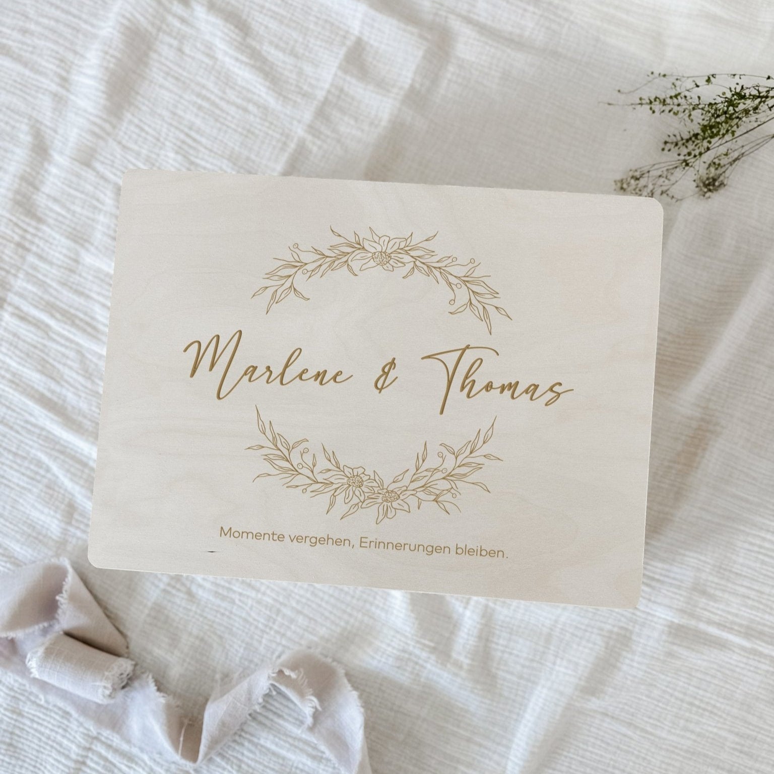 Holzkiste | Chrysantheme | Erinnerungskiste | graviert | Erinnerungsbox - Gänseblümchen - lyllevenn-store