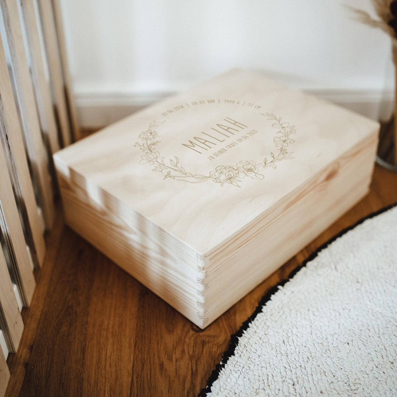 Holzkiste | Pfingstrosen | Erinnerungskiste | graviert | Erinnerungsbox - PFINGSTROSEN KRANZ - lyllevenn-store