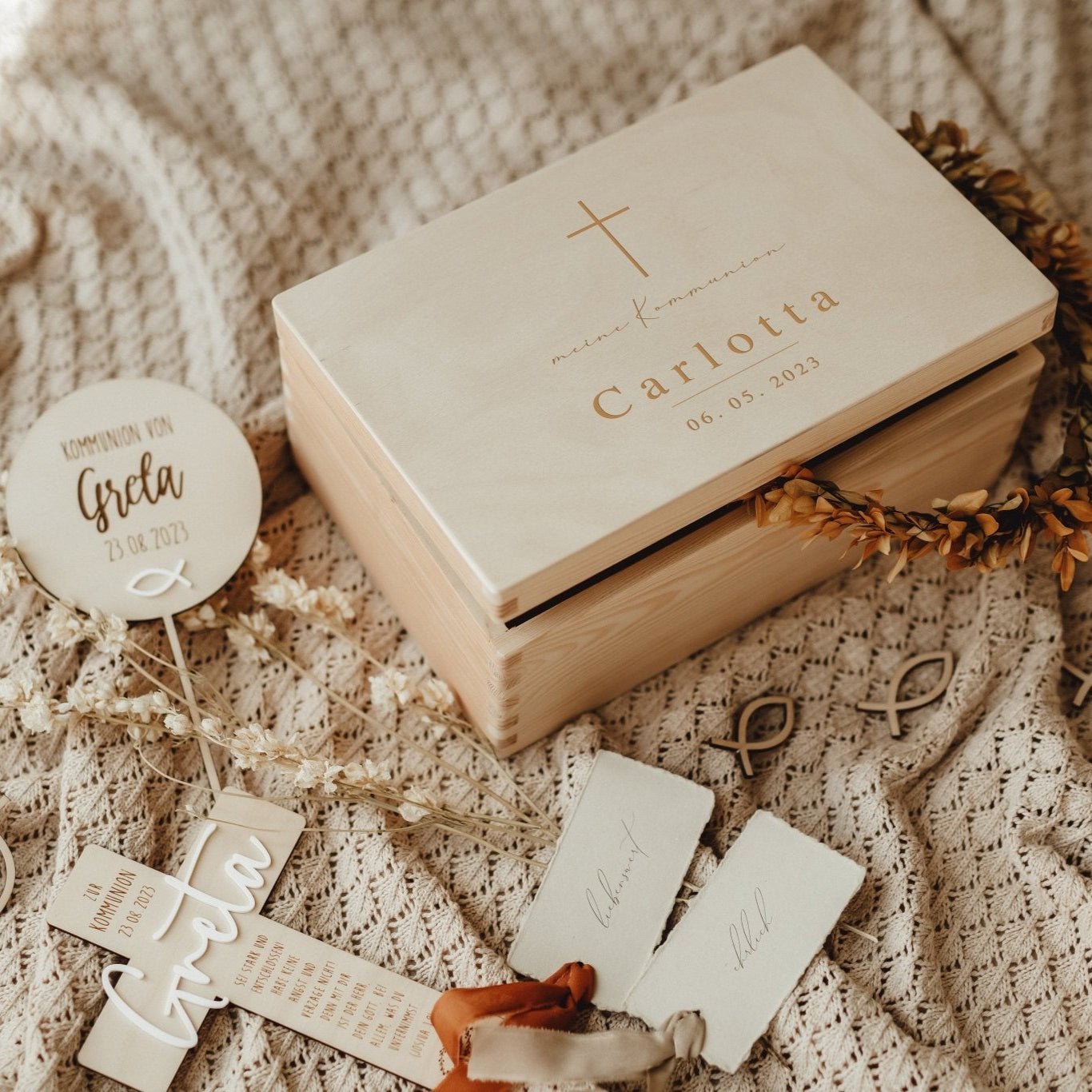 Holzkreuz personalisiert mit Namen & Spruch – Geschenk zur Kommunion, Taufe & Konfirmation - lyllevenn