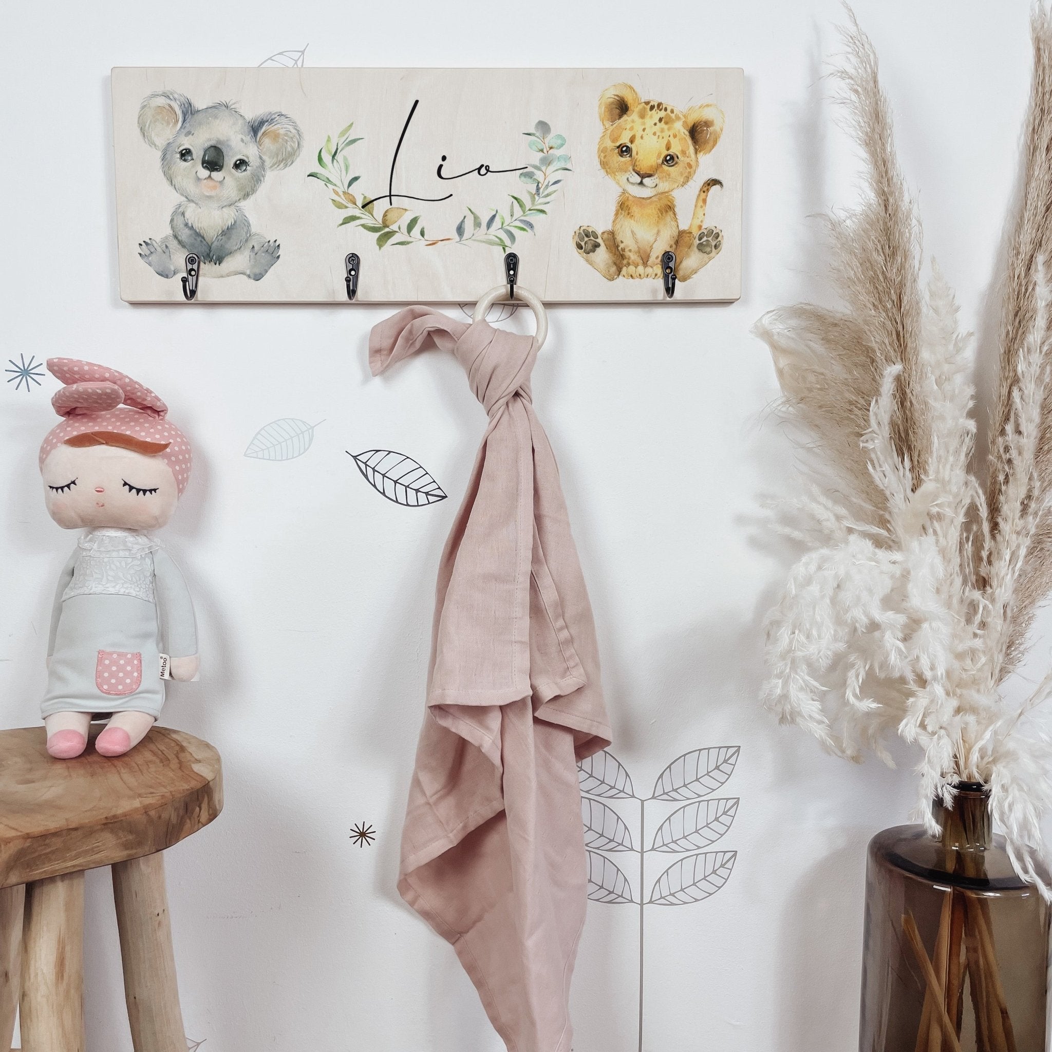 Kindergarderobe Holz personalisiert - Löwe & Koala - lyllevenn