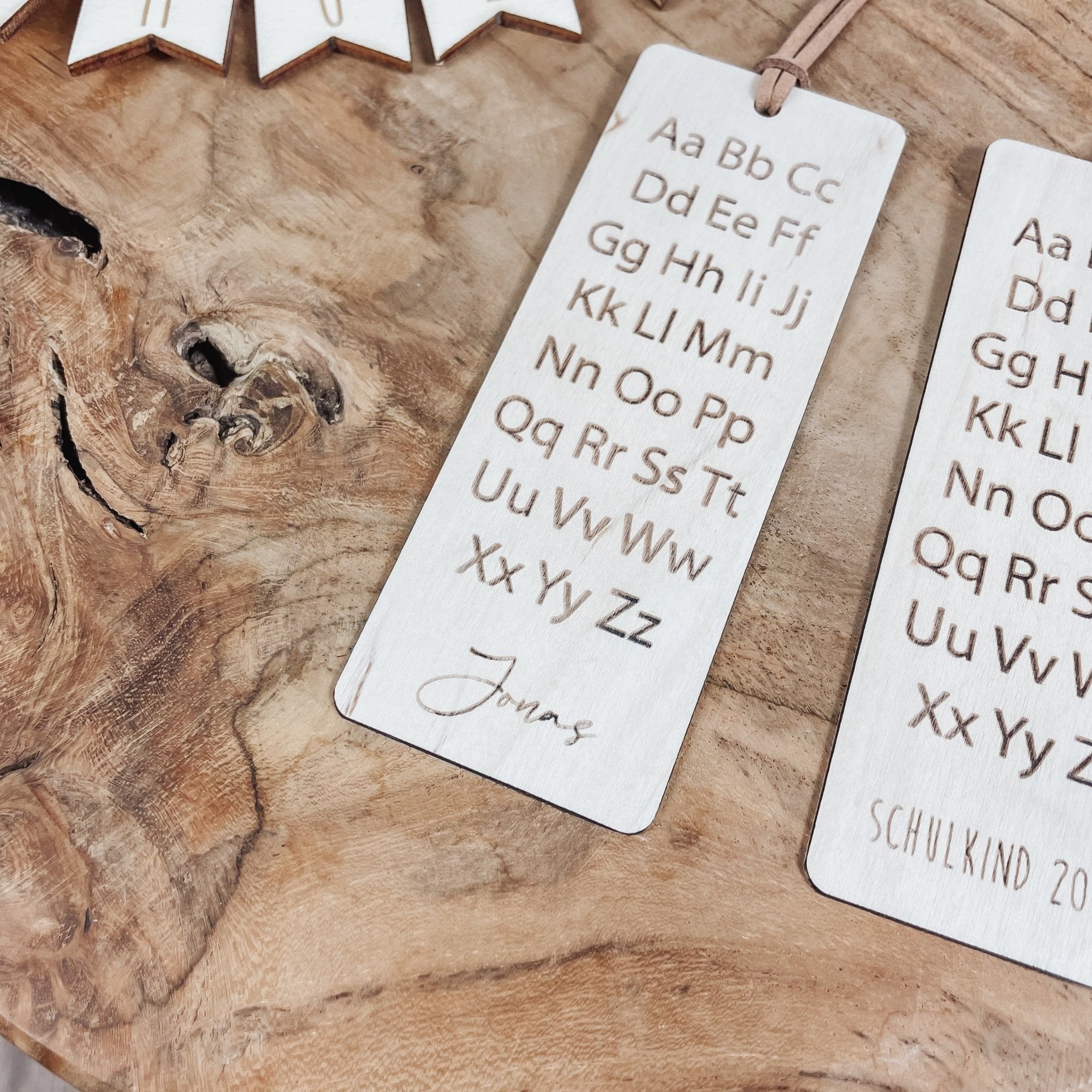 Lesezeichen aus Holz | personalisierbar | Einschuldung – ABC oder AaBbCc - lyllevenn-store
