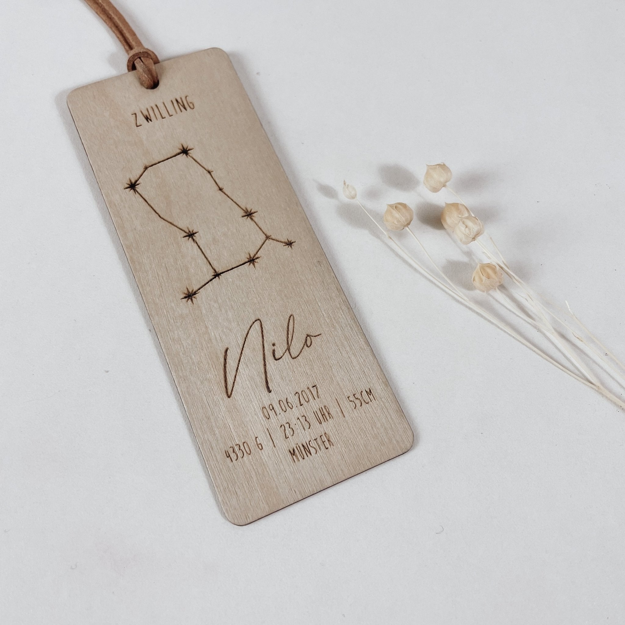 Lesezeichen aus Holz, personalisiert I STERNZEICHEN - lyllevenn-store
