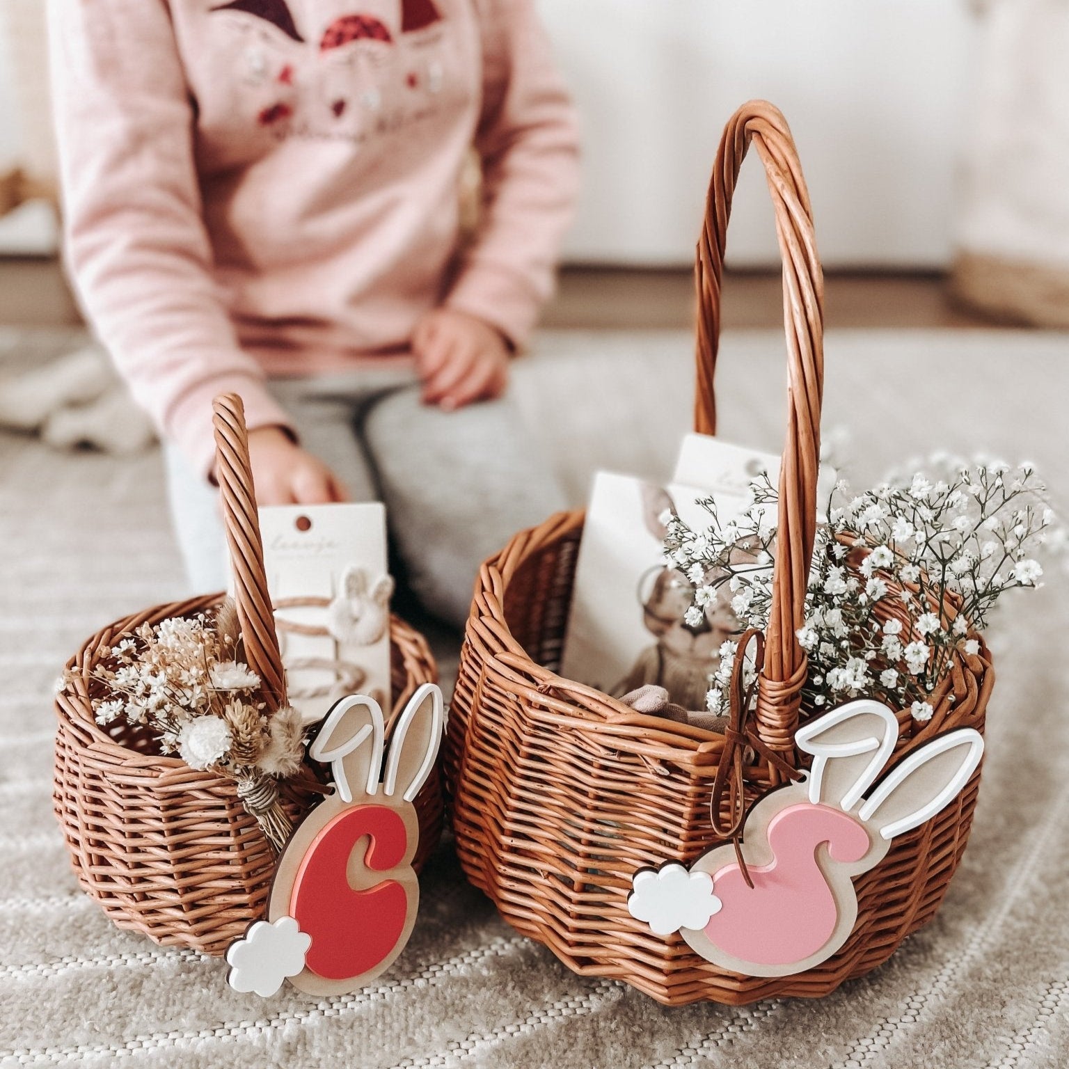 Osterdeko personalisiert, Weidenkorb Anhänger, Möhre, Geschenk Ostern - lyllevenn-store