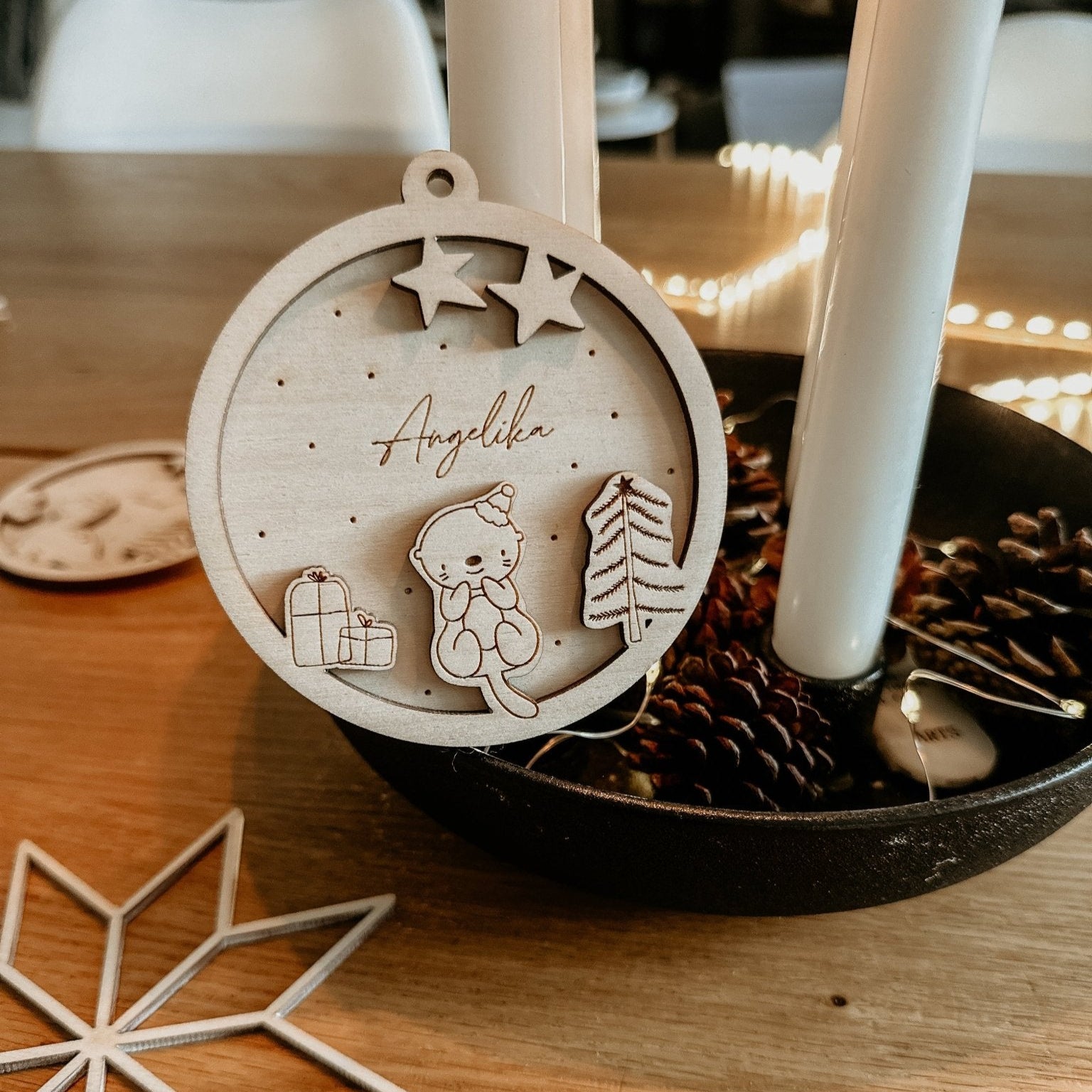 Personalisierte 3D Weihnachtskugel Otter 2-teilig | Weihnachtsbaum Anhänger | Christbaumkugel personalisiert | Holzanhänger - lyllevenn-store