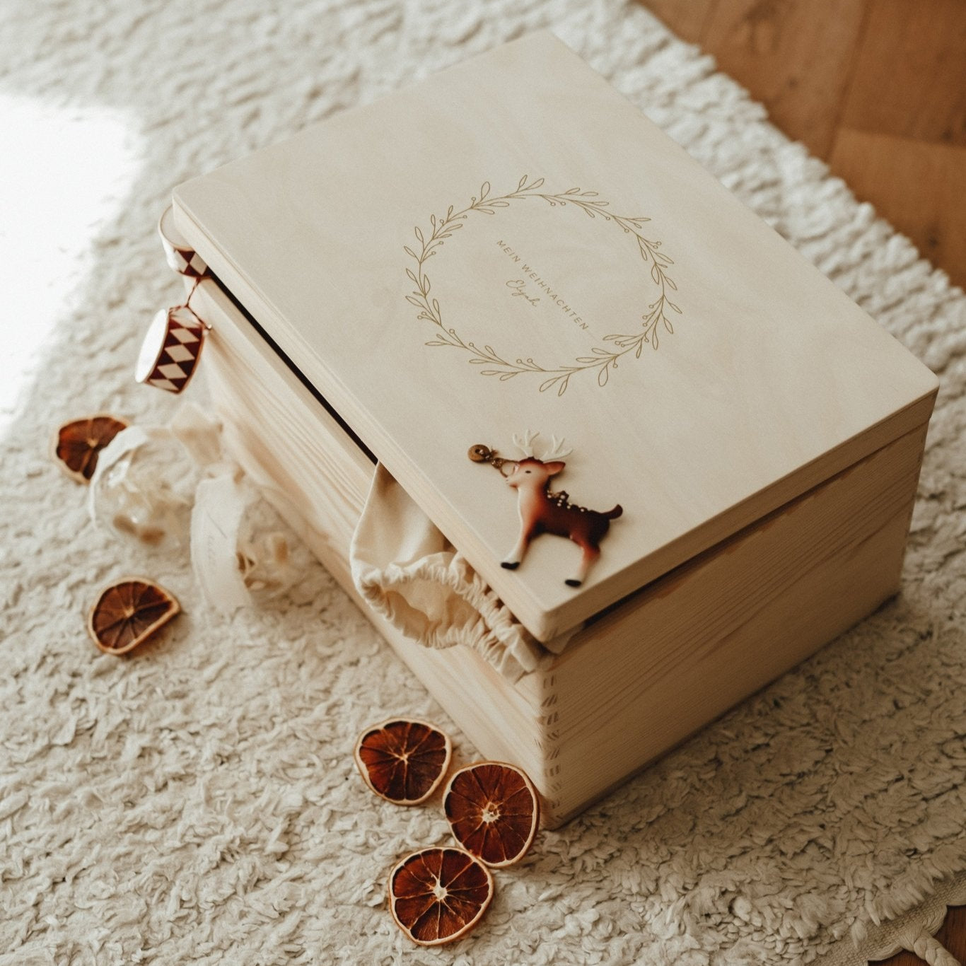 Personalisierte Holzkiste Weihnachten | nachhaltige Erinnerungskiste | Weihnachtsbox | Holzbox – Mistel - lyllevenn-store