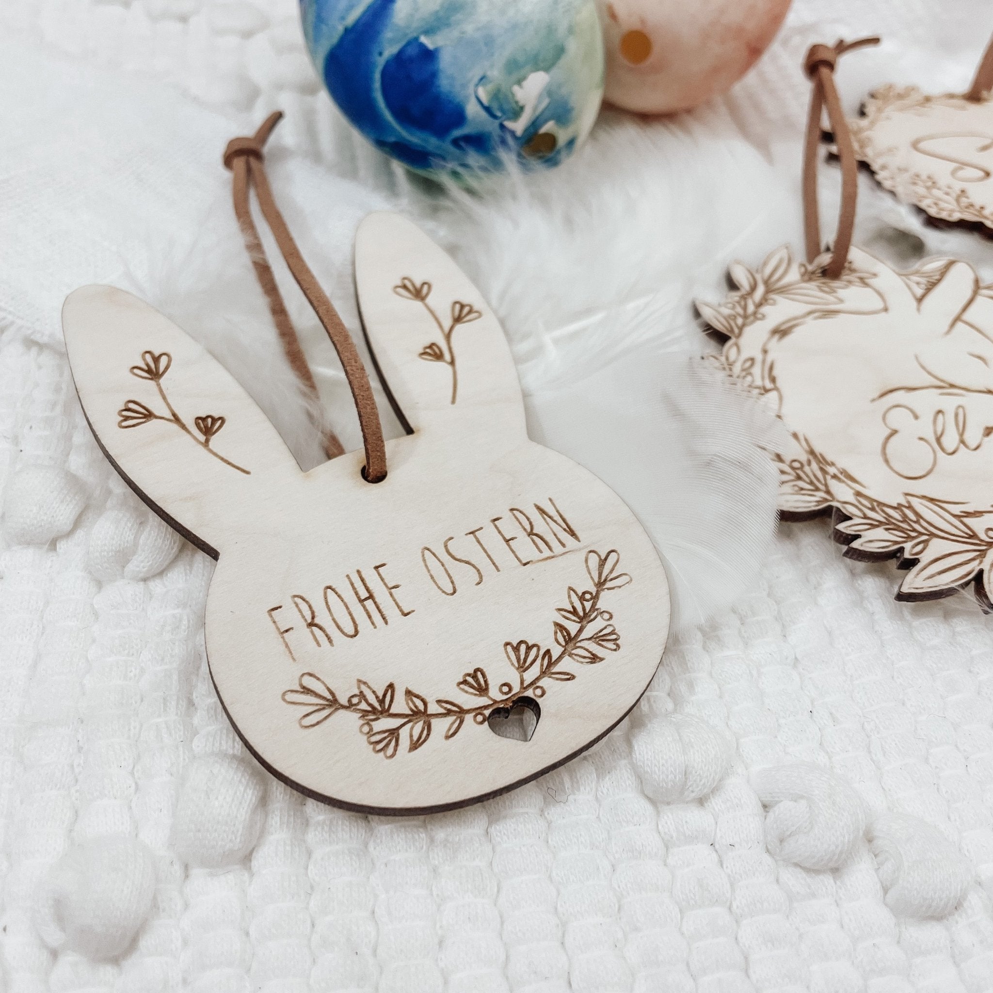 Personalisierte Osteranhänger aus Holz – Deko für Ostern - lyllevenn