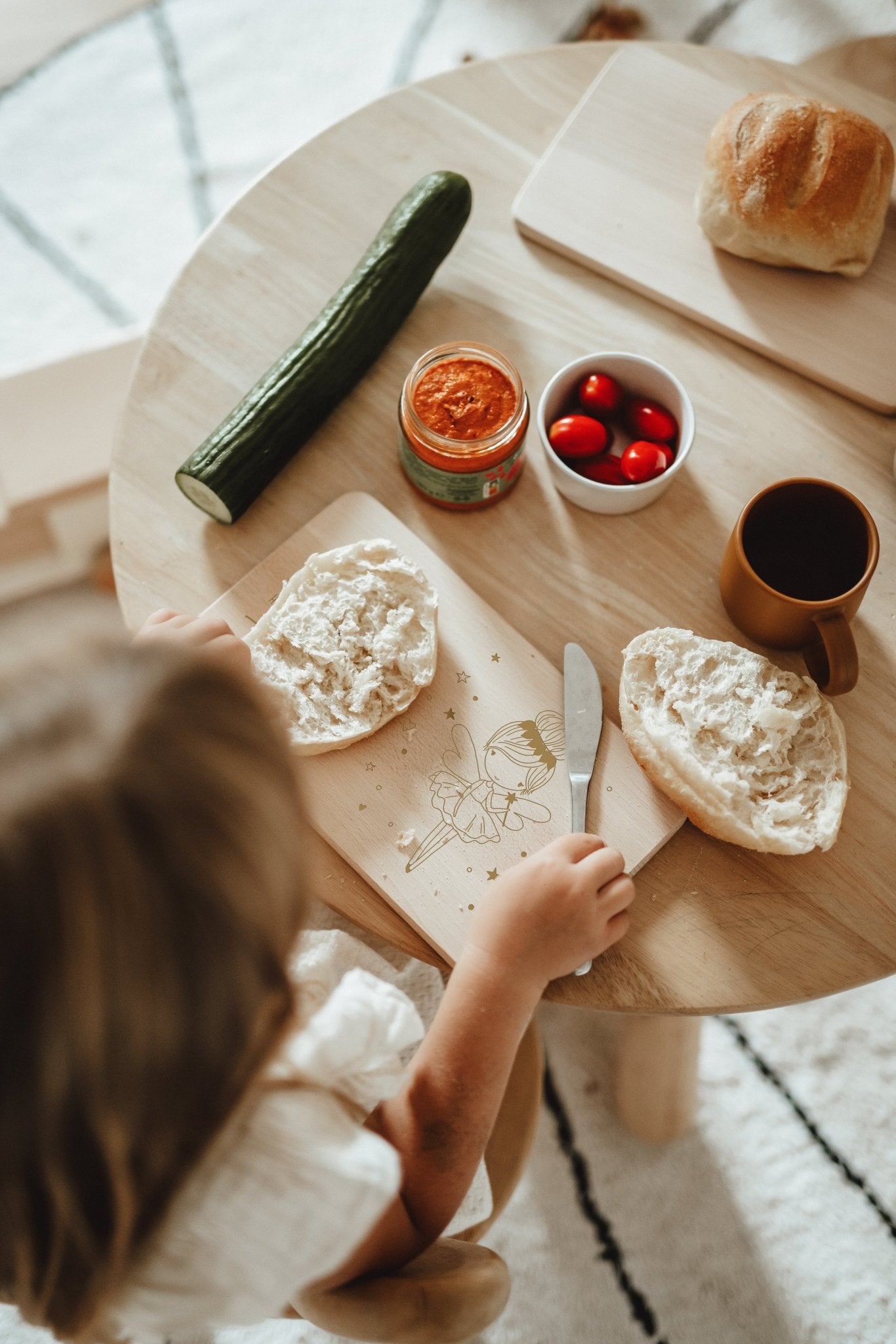 Personalisiertes Schneidebrett als Geschenk | Holzbrettchen | Frühstücksbrett Fee mit Feenstaub - lyllevenn-store
