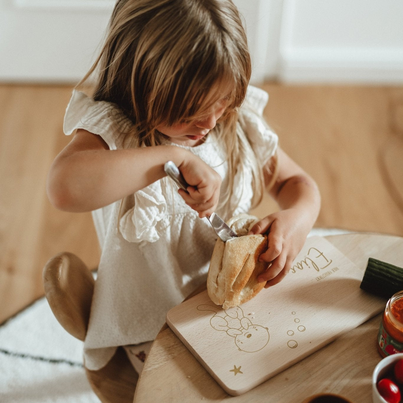 Personalisiertes Schneidebrett als Geschenk | Holzbrettchen | Frühstücksbrett Otter - lyllevenn-store