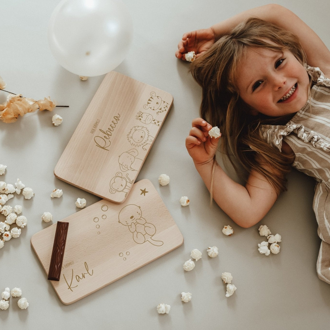 Personalisiertes Schneidebrett als Geschenk | Holzbrettchen | Frühstücksbrett Otter - lyllevenn-store