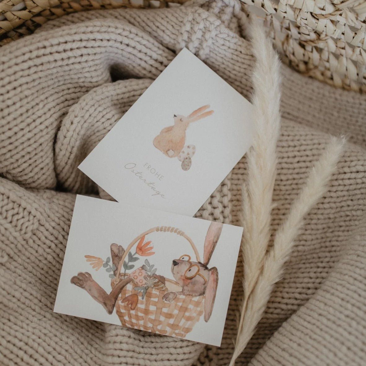 Postkarte | Hase im Korb mit Brille | Ostern - lyllevenn-store