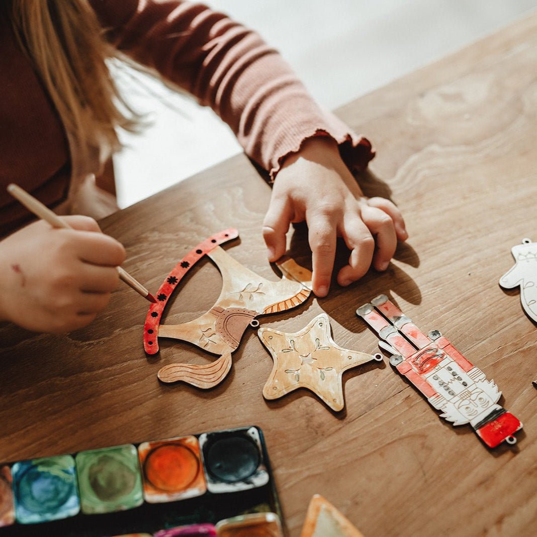 Weihnachtliche Holzanhänger zum Bemalen - DIY Bastelspaß - lyllevenn