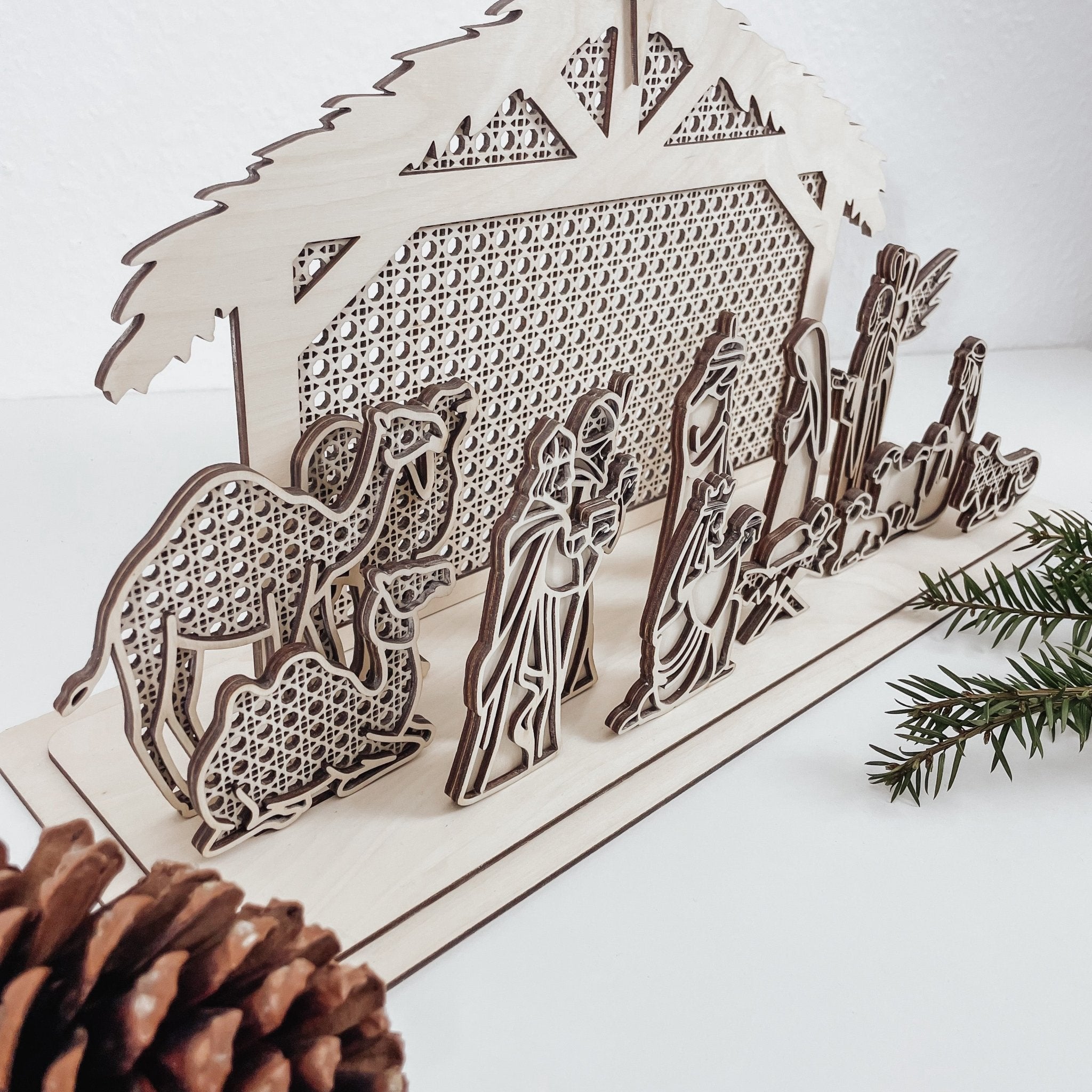 Weihnachtskrippe aus Holz – Rattan - lyllevenn