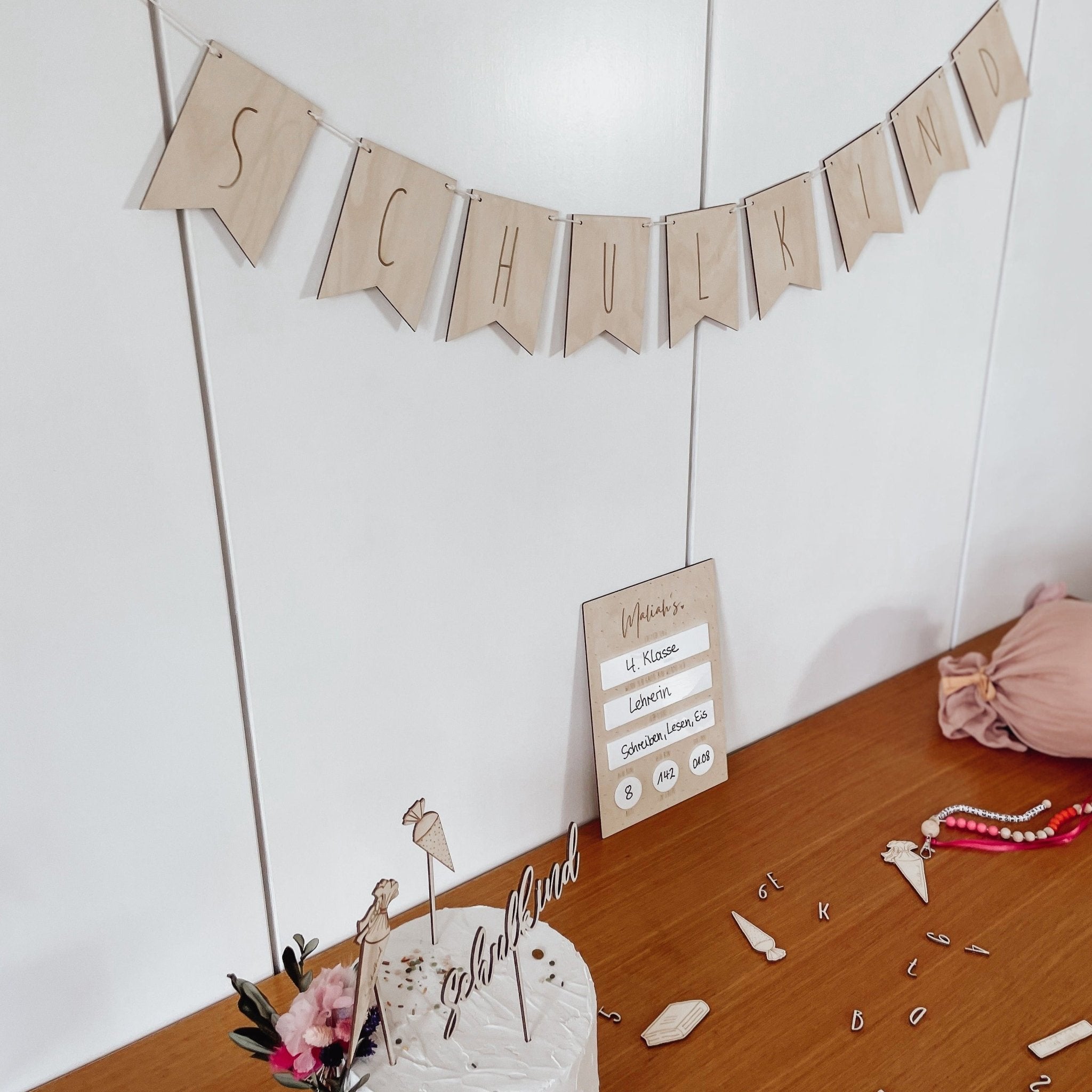 Wimpel | Holzschild | Einschulung | Fotorequisite – SCHULKIND - lyllevenn