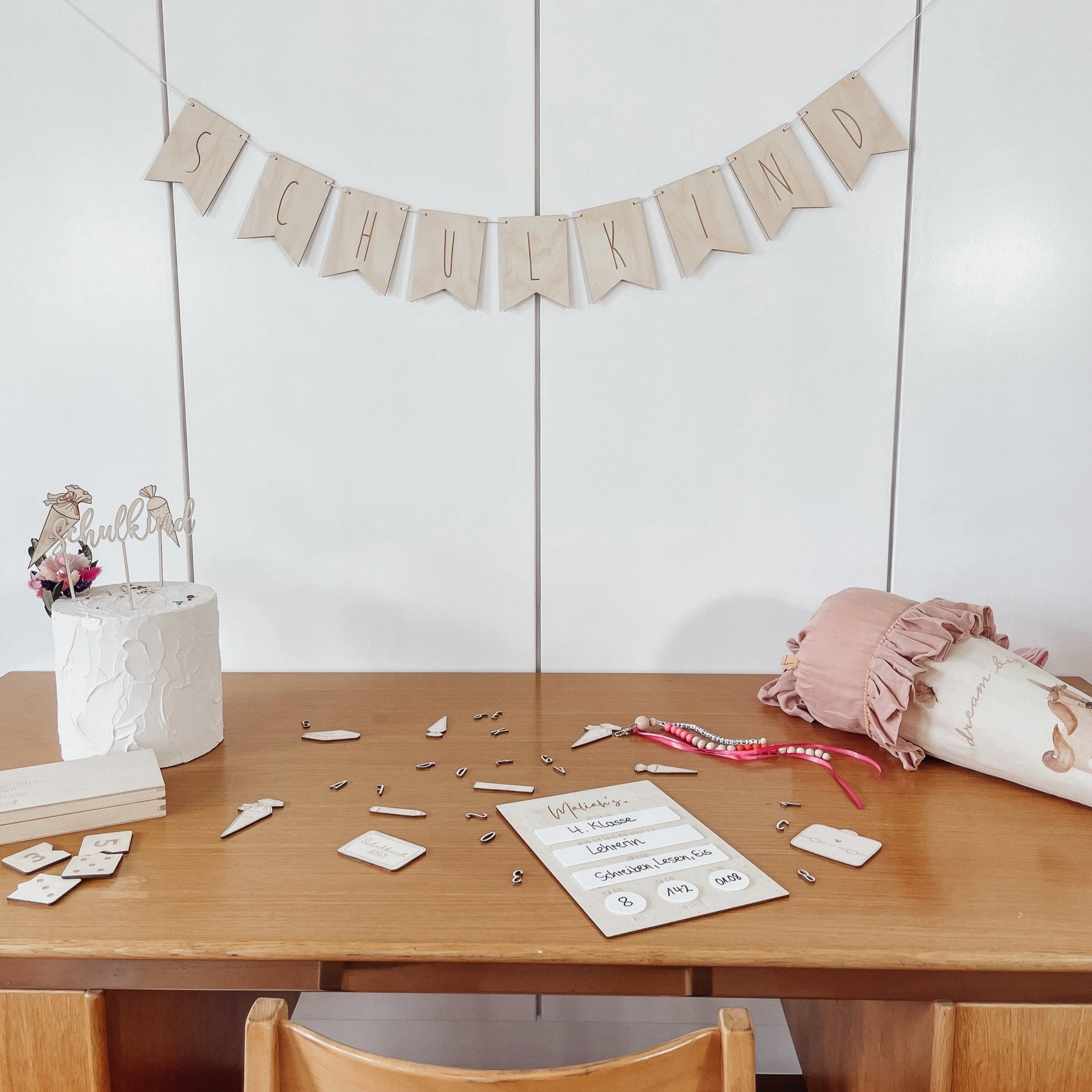 Wimpel | Holzschild | Einschulung | Fotorequisite – SCHULKIND - lyllevenn-store