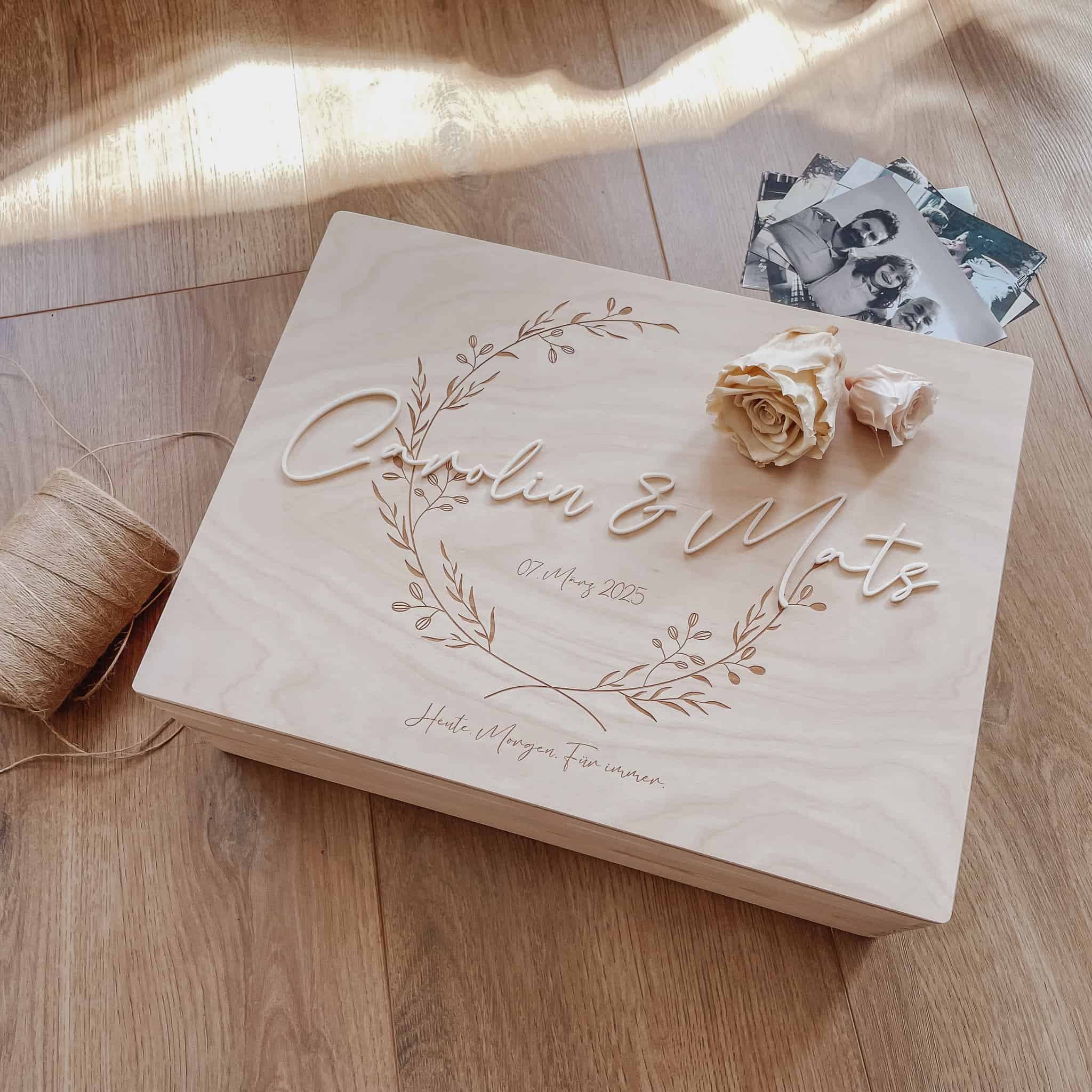 Personalisierte Erinnerungskiste I Classic Kranz I Holz I Mit 3D-Acrylschriftzug