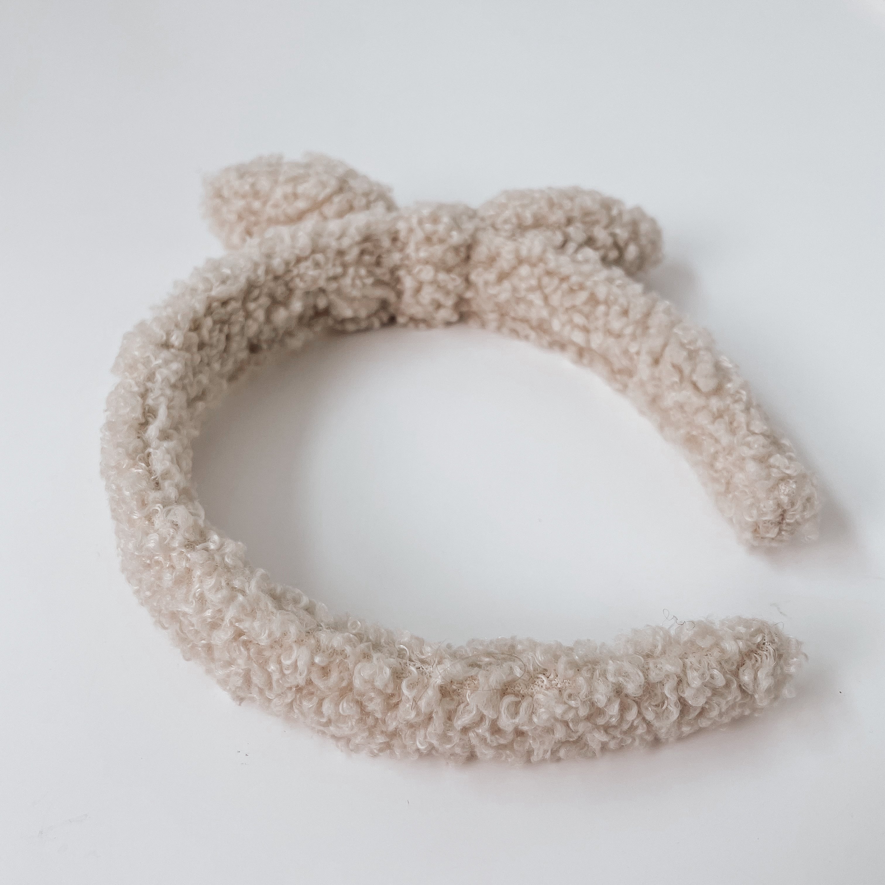 Haarreif 'Teddy Bow' – Weicher Haarreif mit Schleife aus Teddyplüsch